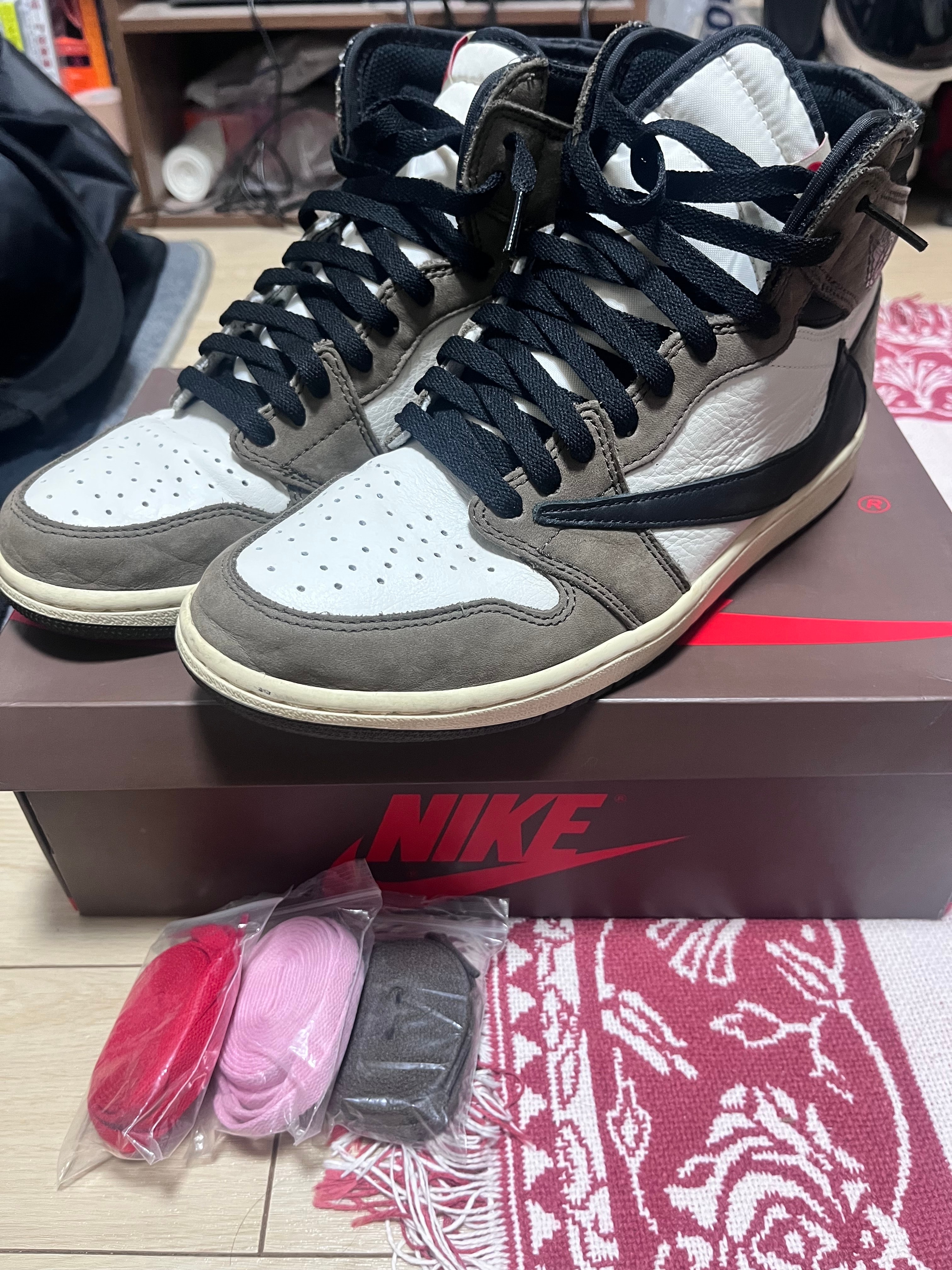 Travis Scott × Nike Air Jordan 1 Retro High OG TS SP "Sail/Dark Mocha"