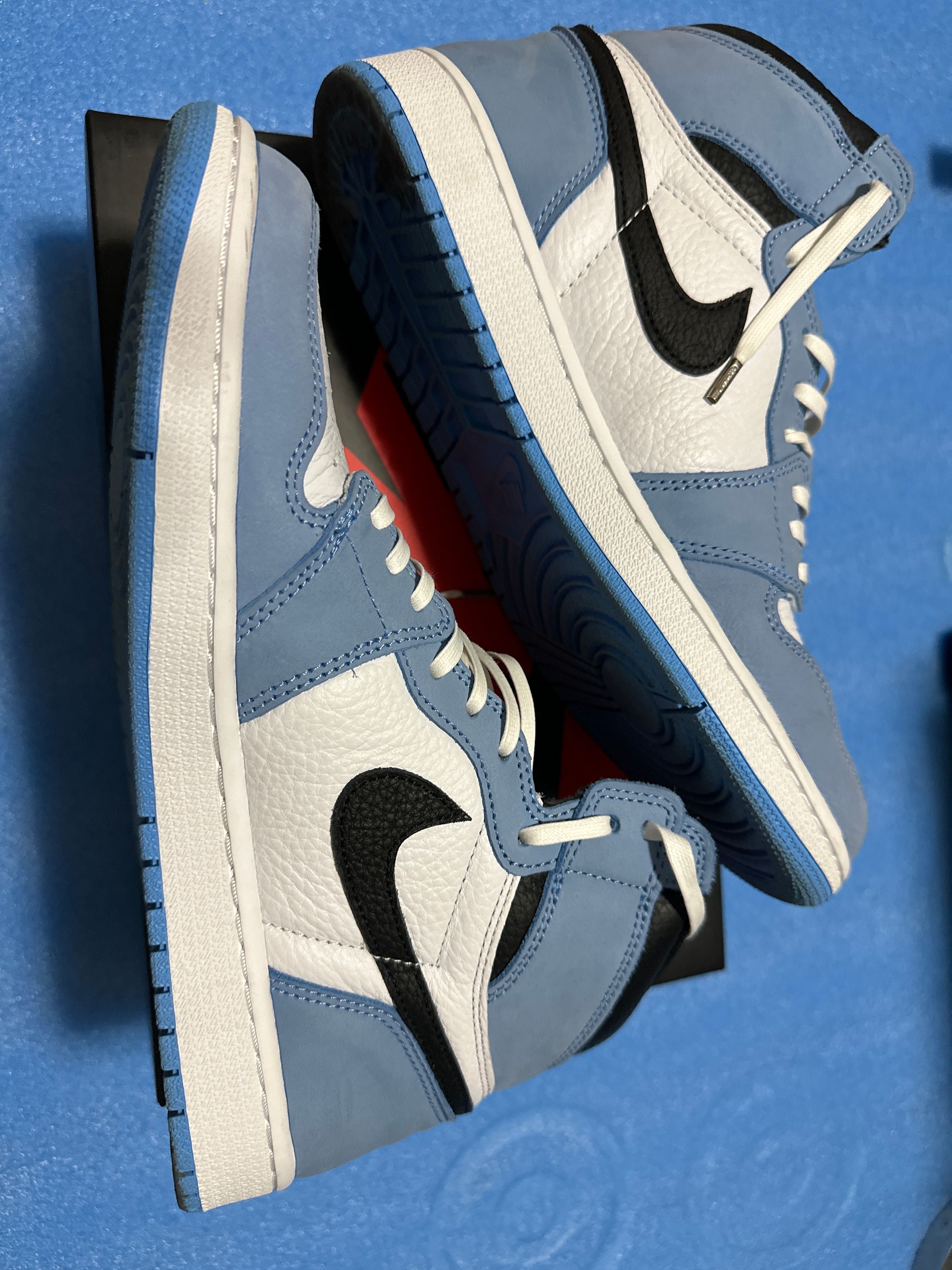 Nike Air Jordan 1 High OG "University Blue"