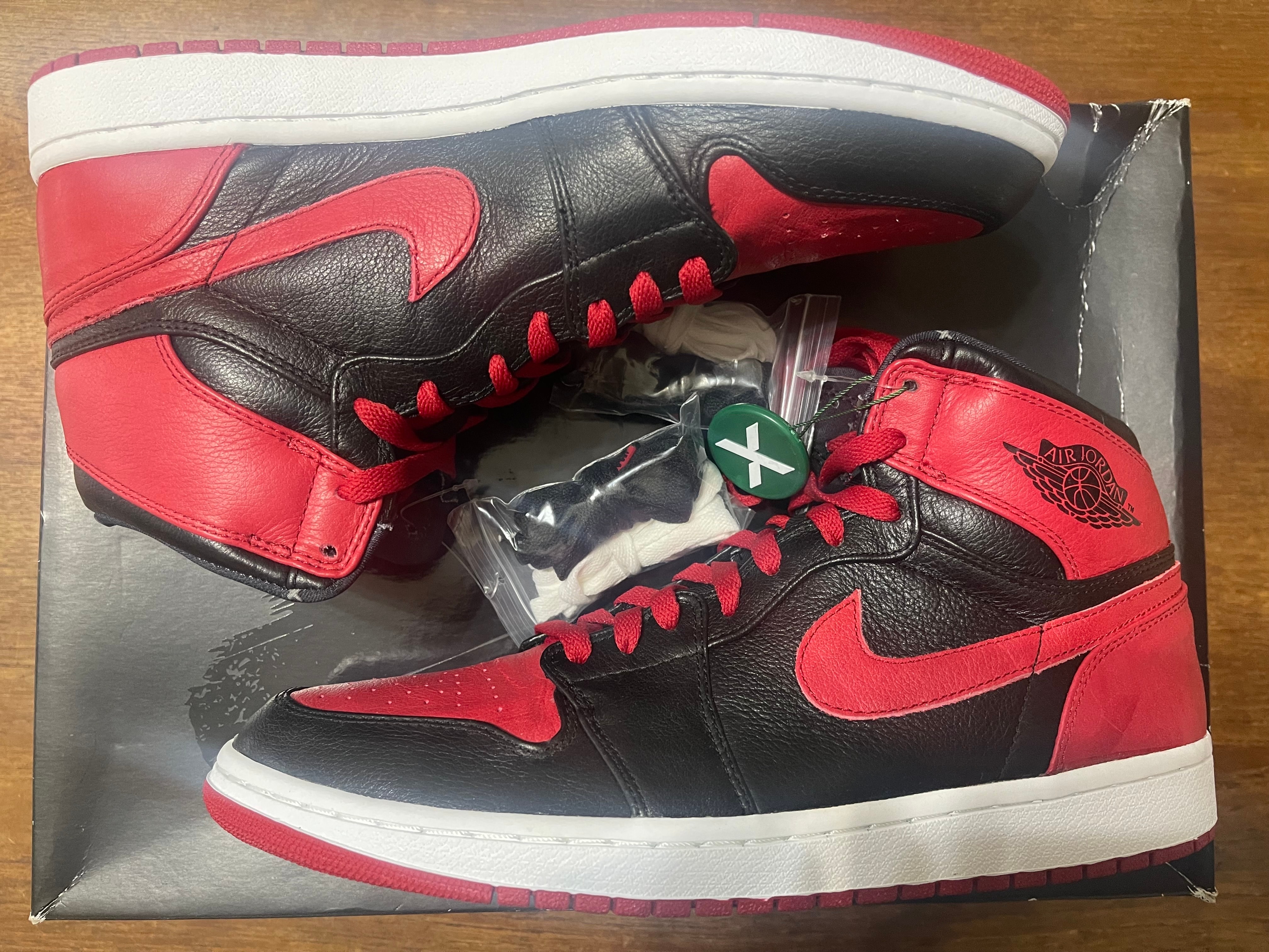 Nike Air Jordan 1 Retro High "Banned" (2011)