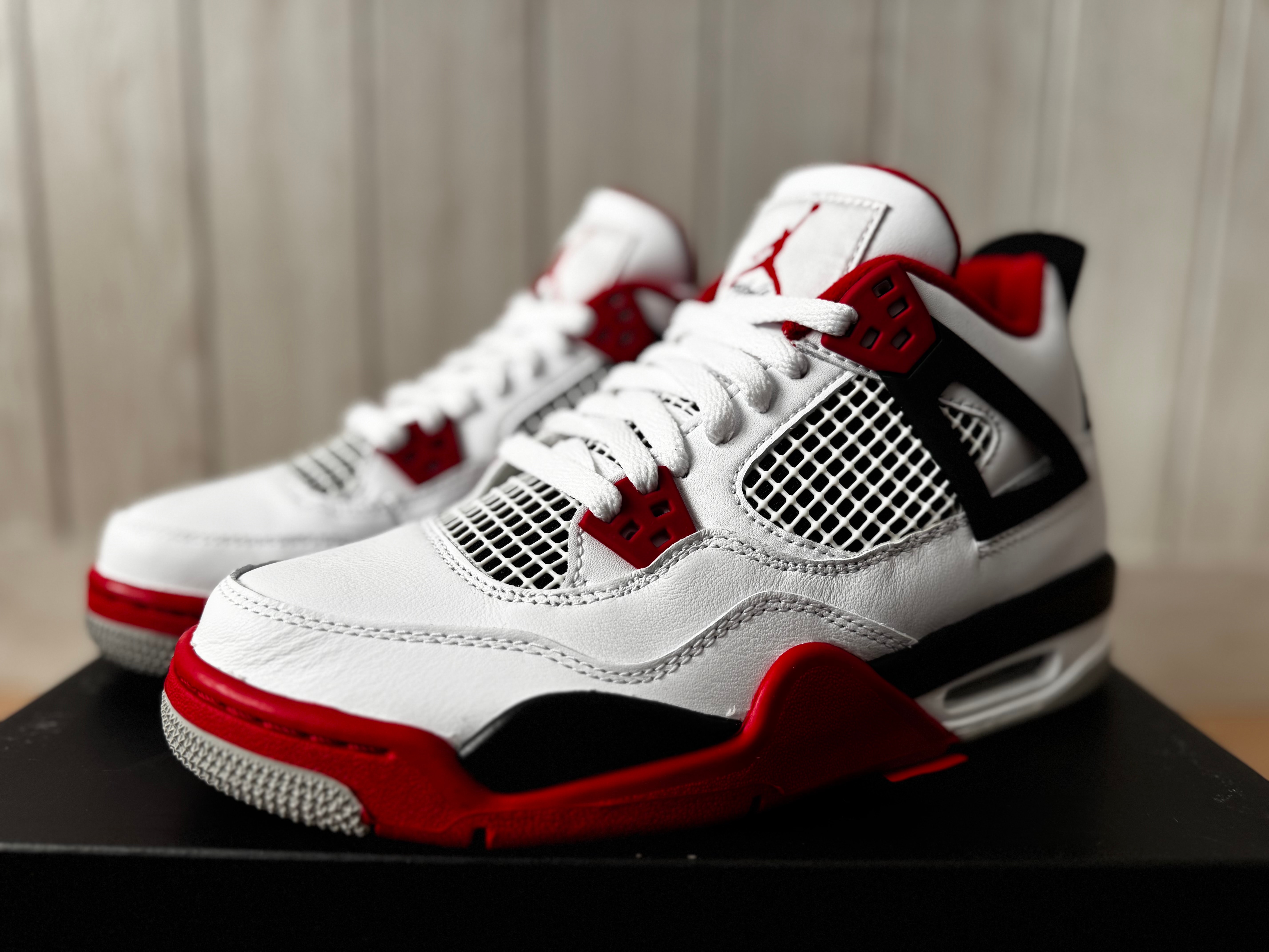 Nike GS Air Jordan 4 OG "Fire Red"