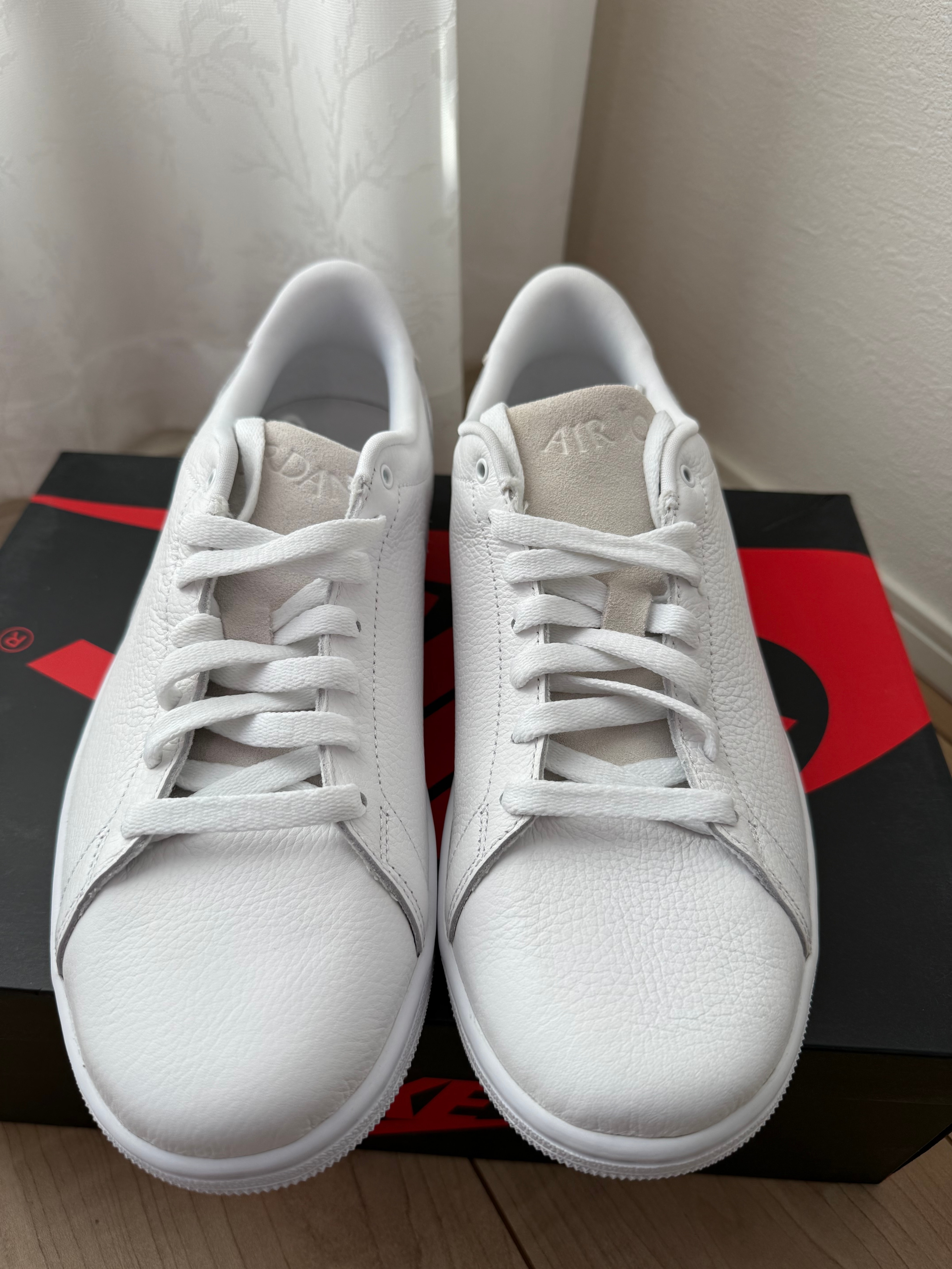 ナイキ エアジョーダン1 ロー センターコート "ホワイトオンホワイト"