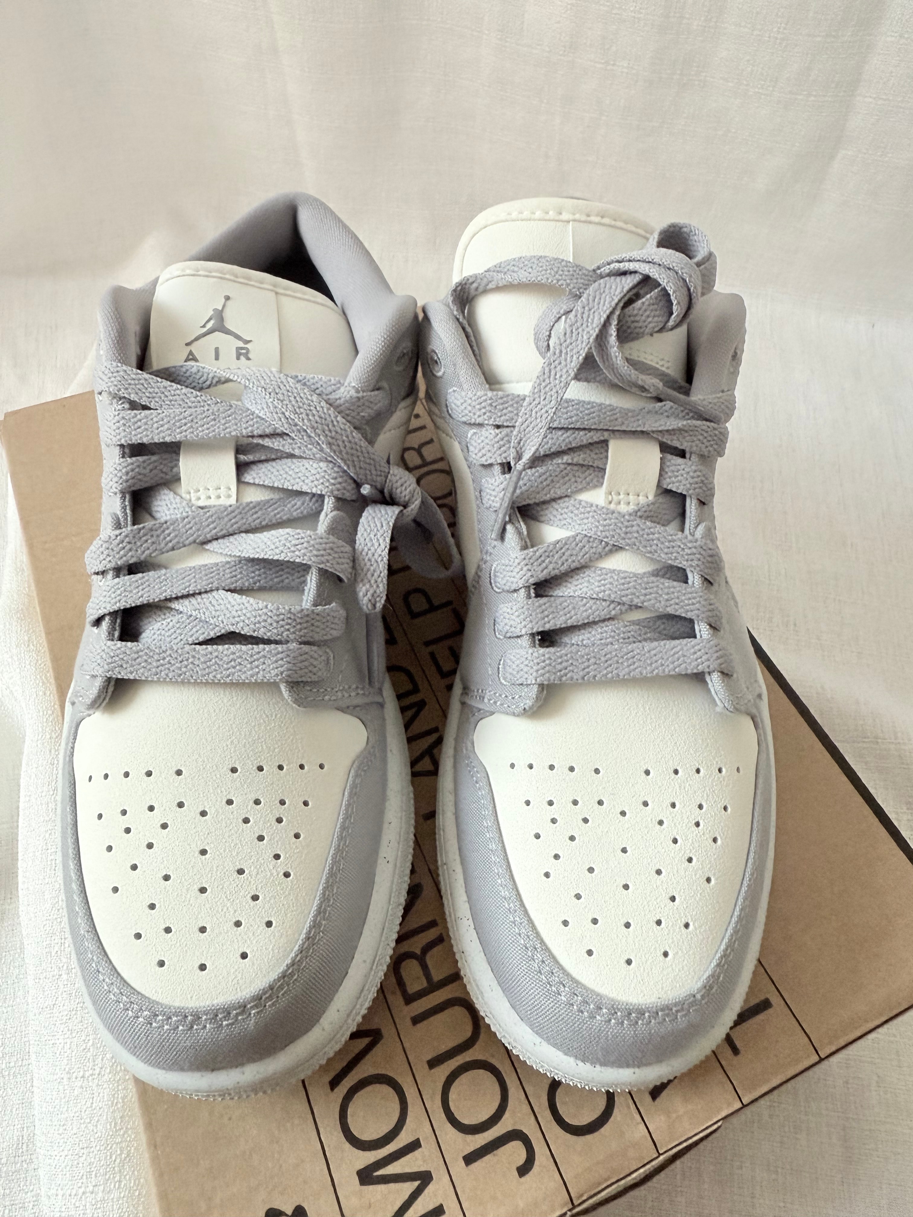 ナイキ ウィメンズ エアジョーダン1 ロー "ライトスチールグレー"