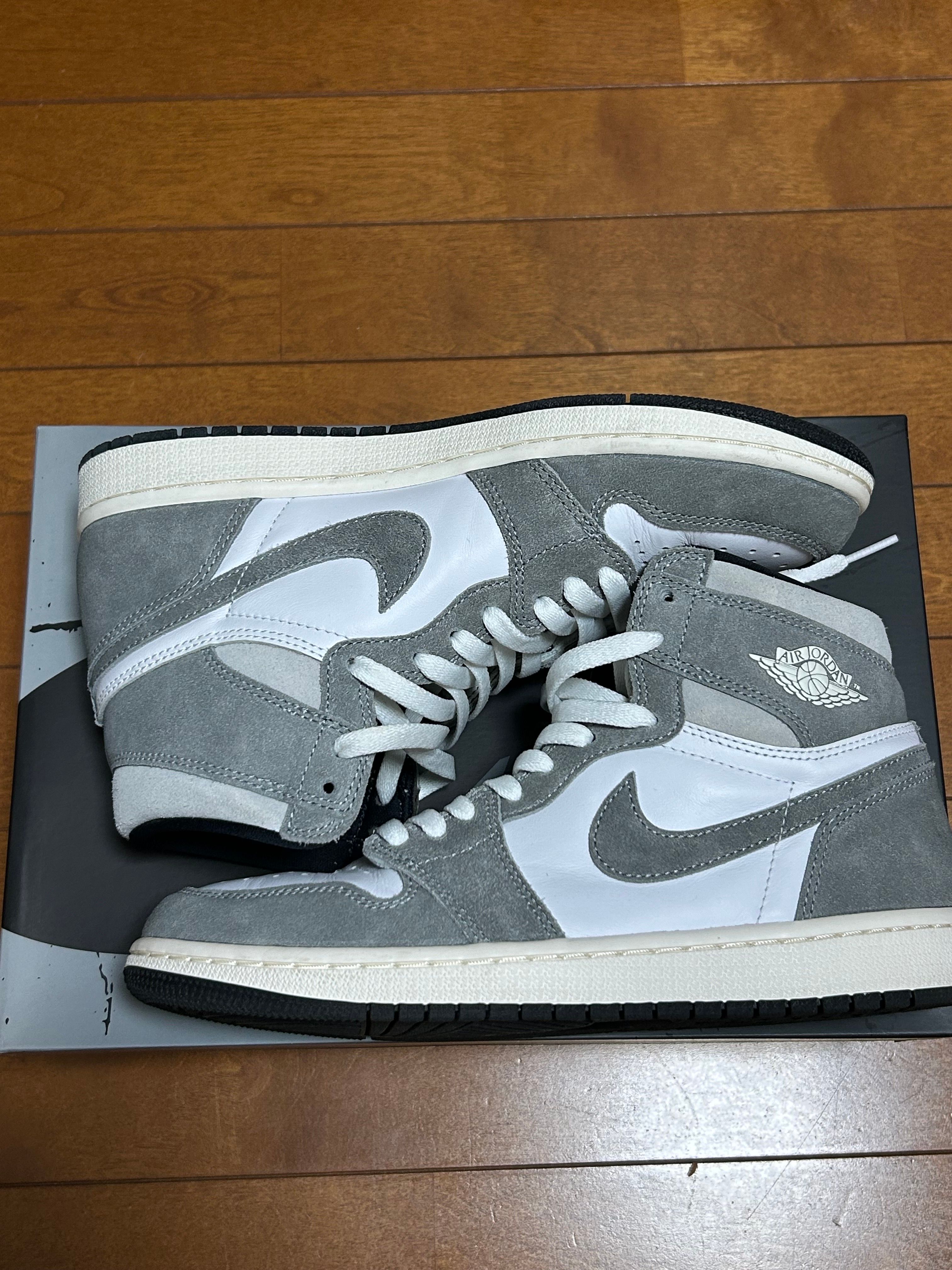 Nike Air Jordan 1 Retro High OG "Black and Smoke Grey"