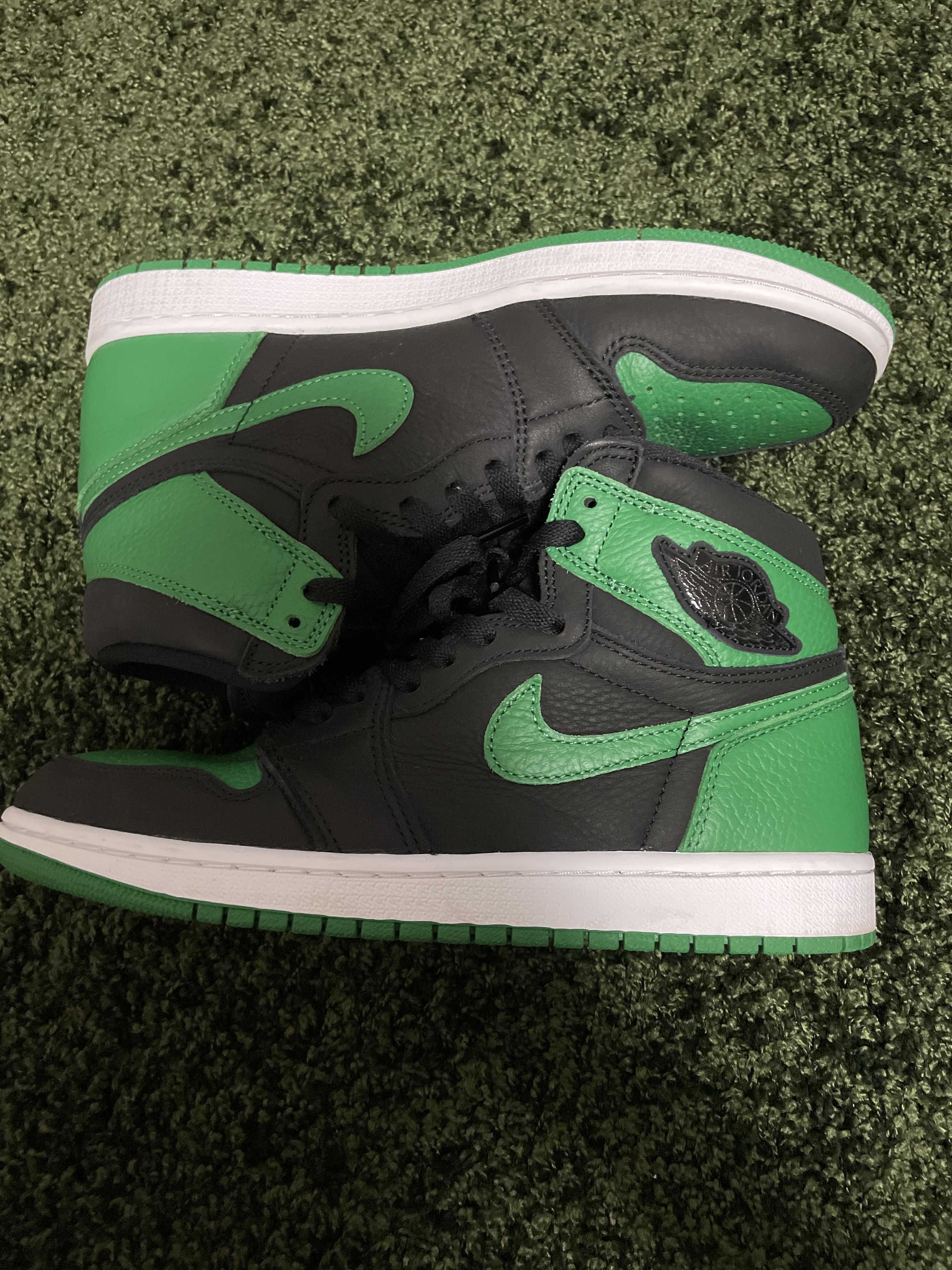 Nike Air Jordan 1 Retro High OG "Black/Pine Green" (2020)