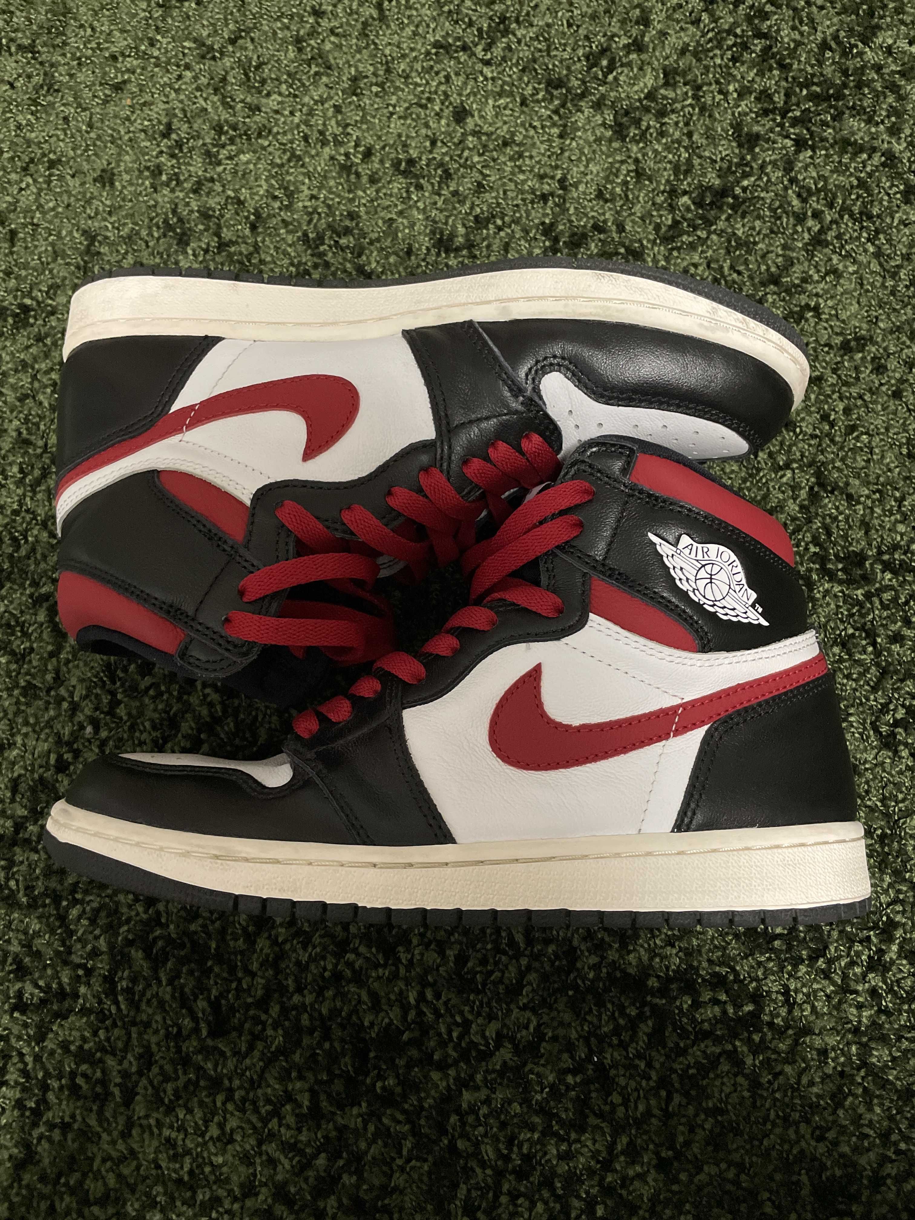 Nike Air Jordan 1 Retro High "Black/White/Sail/Gym Red"