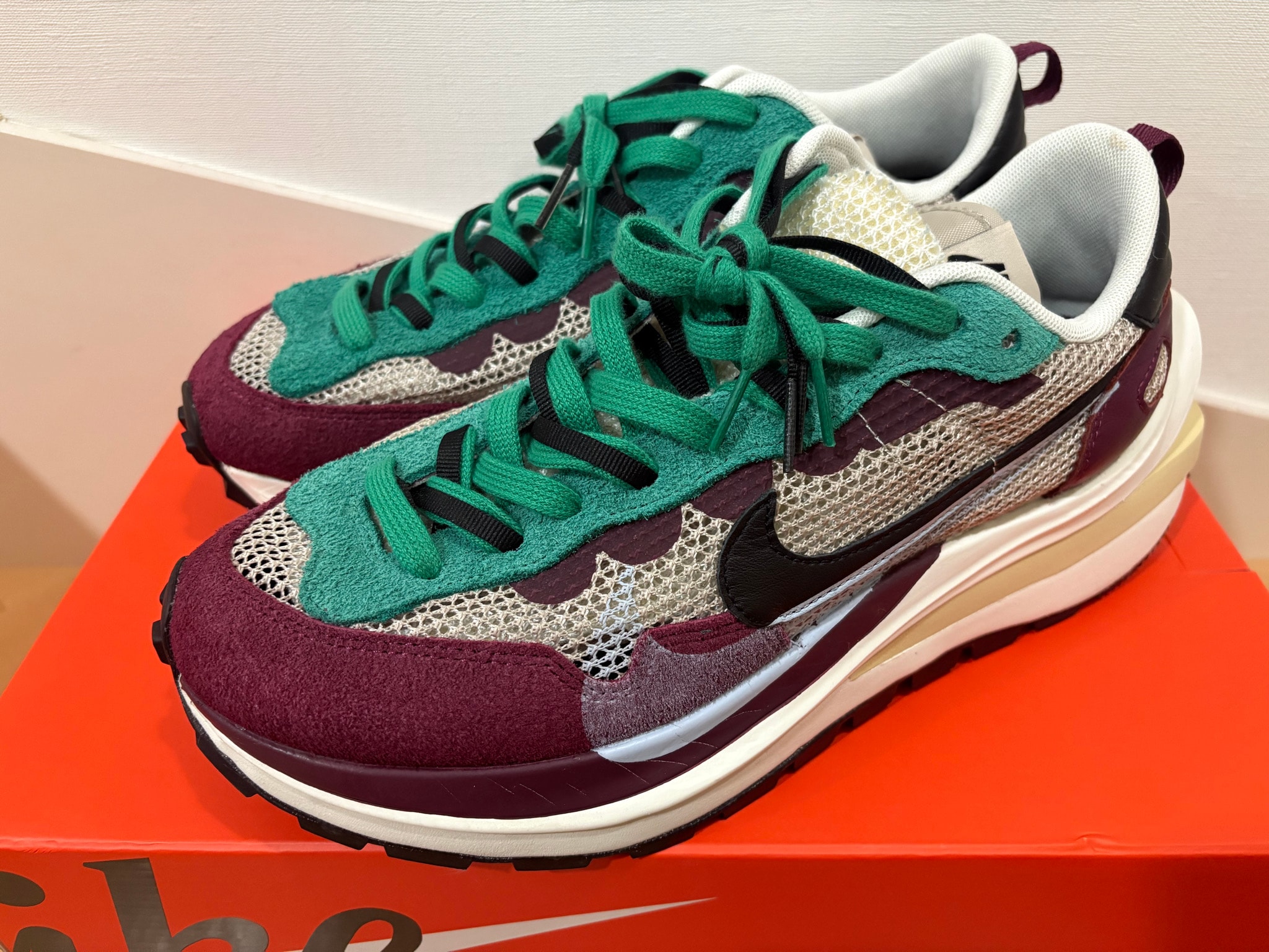 sacai × Nike Vapor Waffle "String/Red/Green"