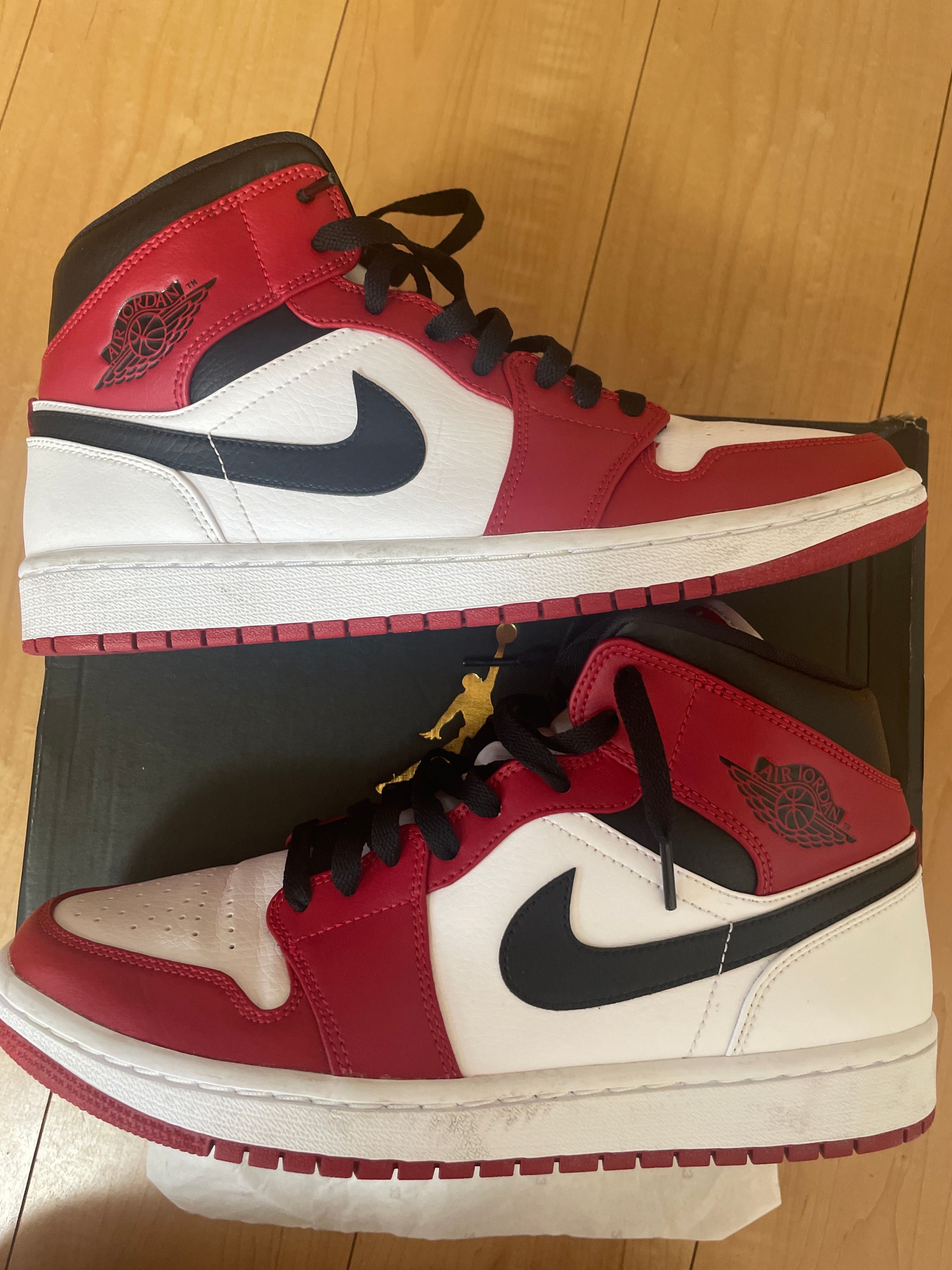 Nike Air Jordan 1 Mid "Chicago"