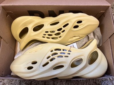 adidas YEEZY Foam Runner "Sulfur"