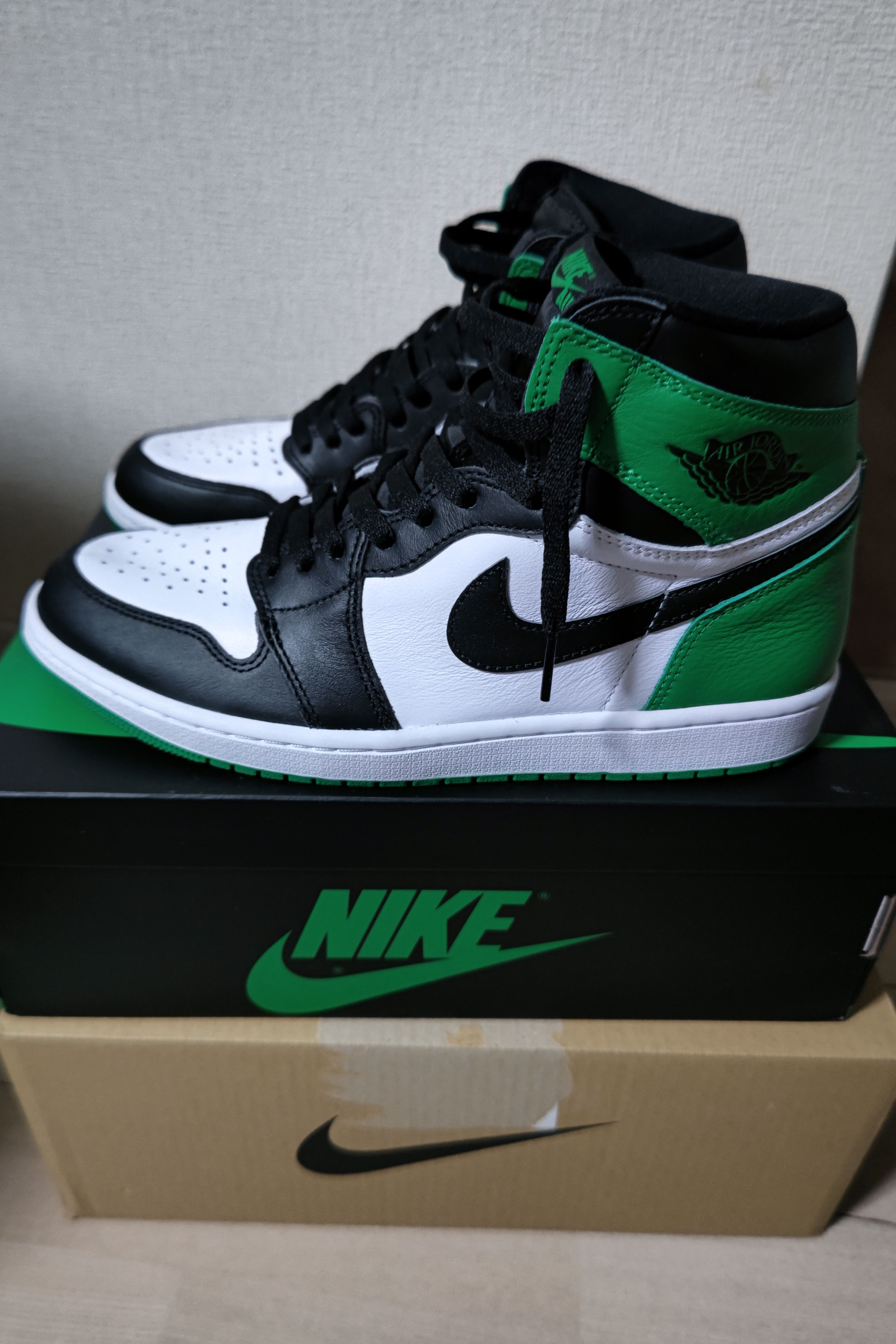 Nike Air Jordan 1 Retro High OG "Celtics/Black and Lucky Green" (2023)