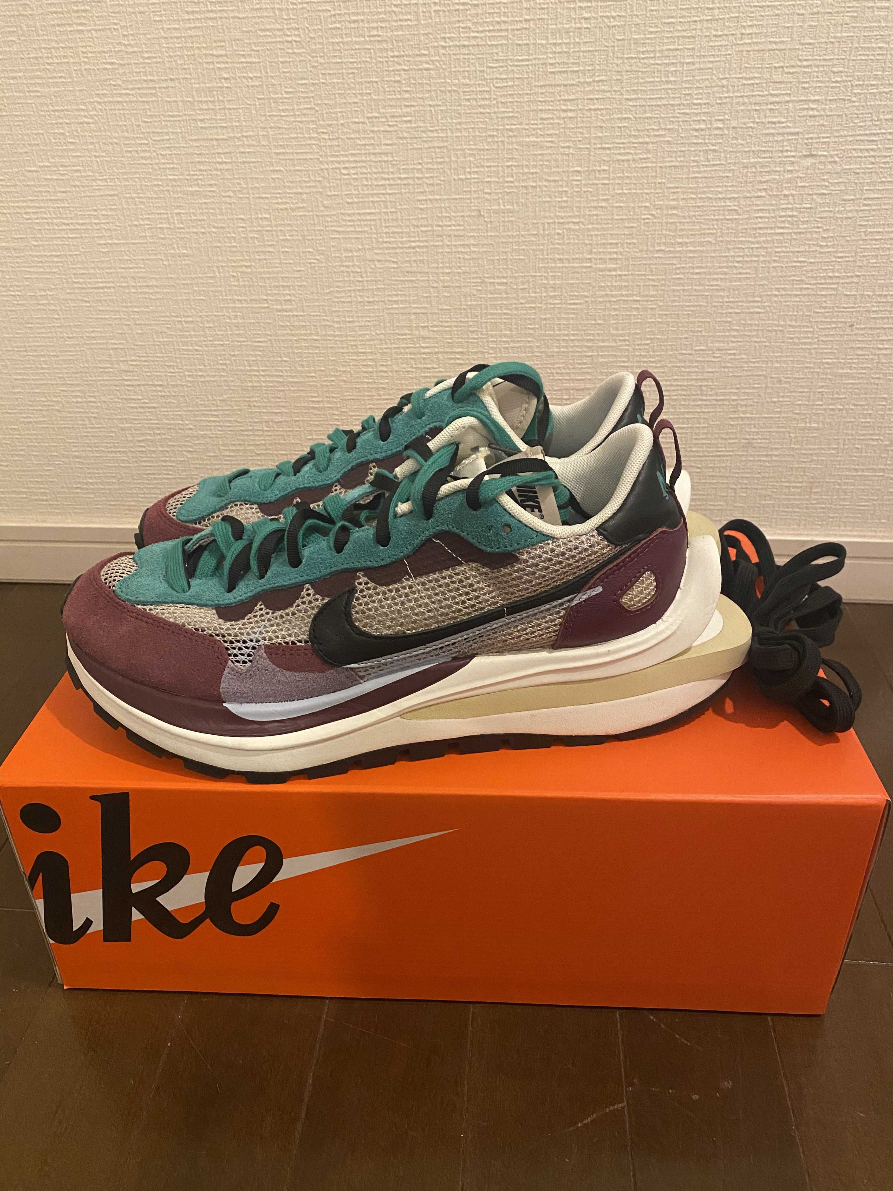 sacai × Nike Vapor Waffle "String/Red/Green"