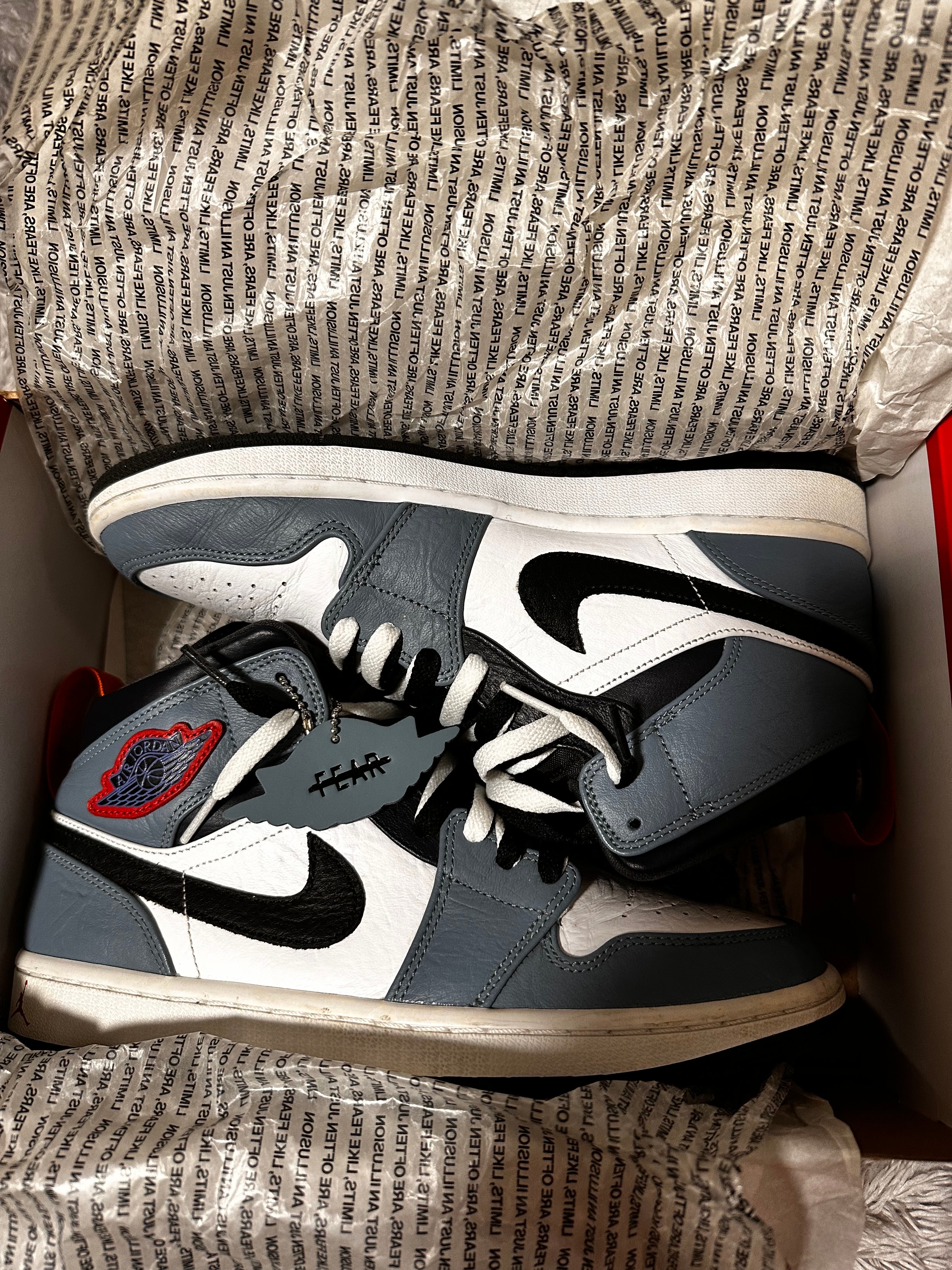 ファセッタズム × ナイキ エアジョーダン1 ミッド "ホワイト/ネイビー"