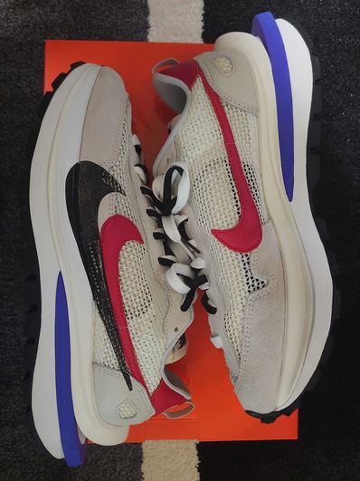 sacai × Nike Vapor Waffle "Royal Fuchsia"