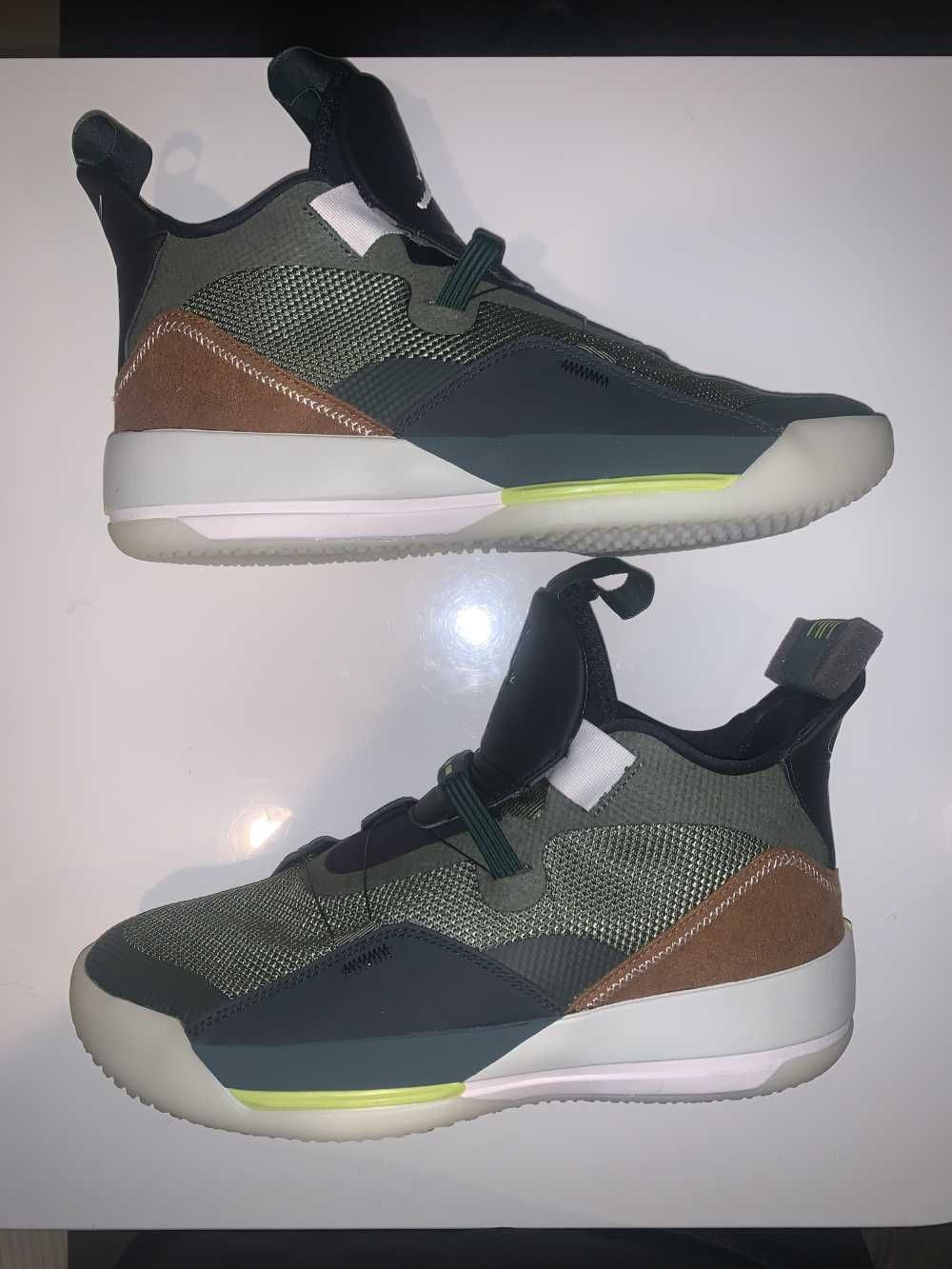 Travis Scott × Nike Air Jordan 33 NRG "Cactus Jack"
