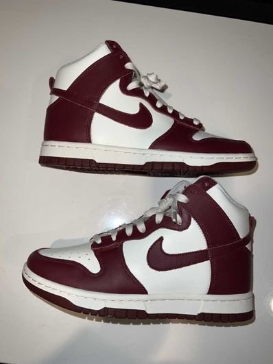 NIKE Women's DUNK HIGH "TEAM RED"