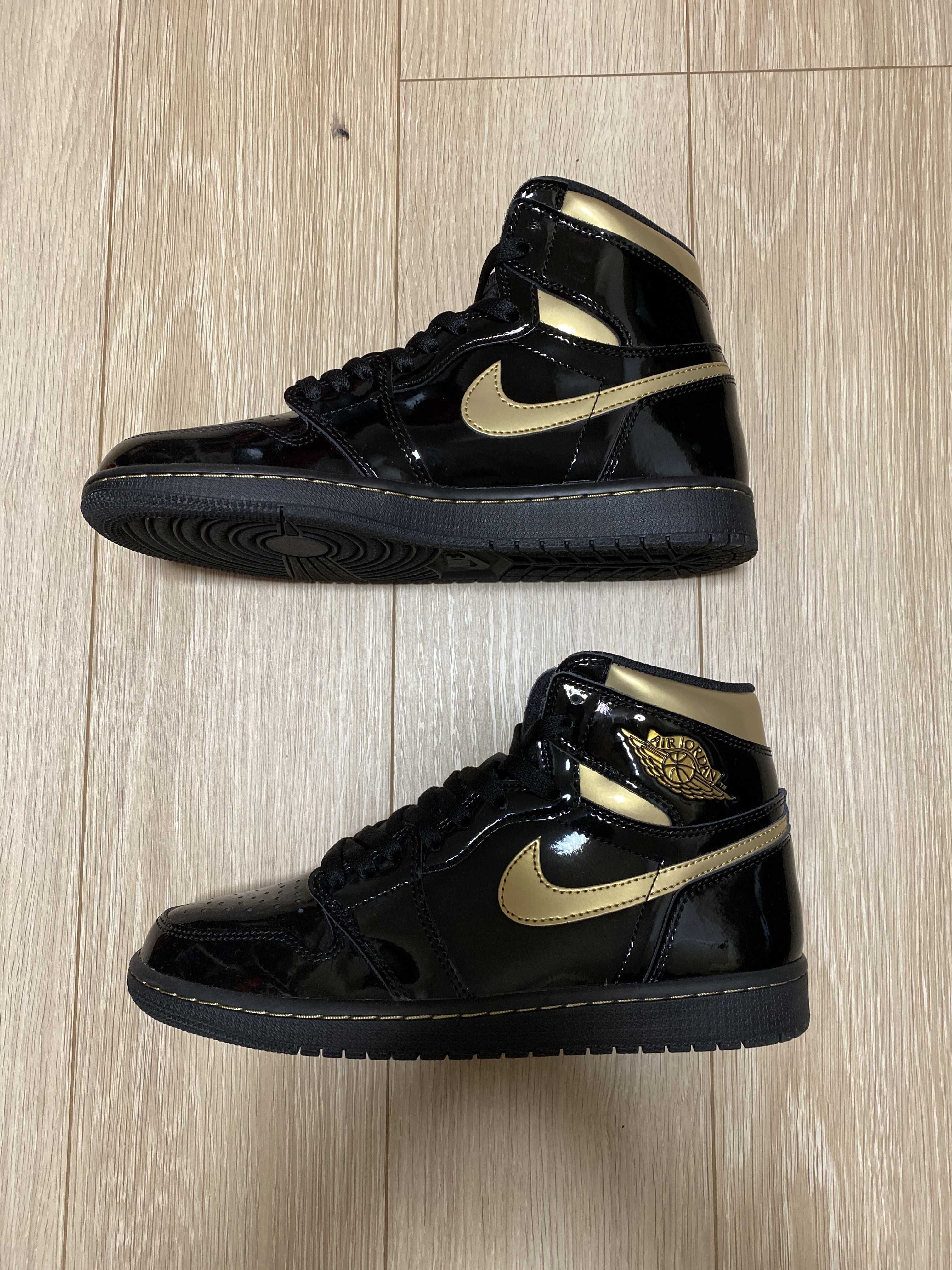 Nike Air Jordan 1 High OG "Black-Metalic Gold"