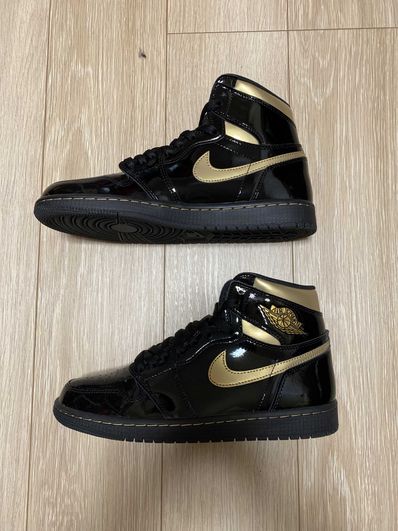 Nike Air Jordan 1 High OG "Black-Metalic Gold"