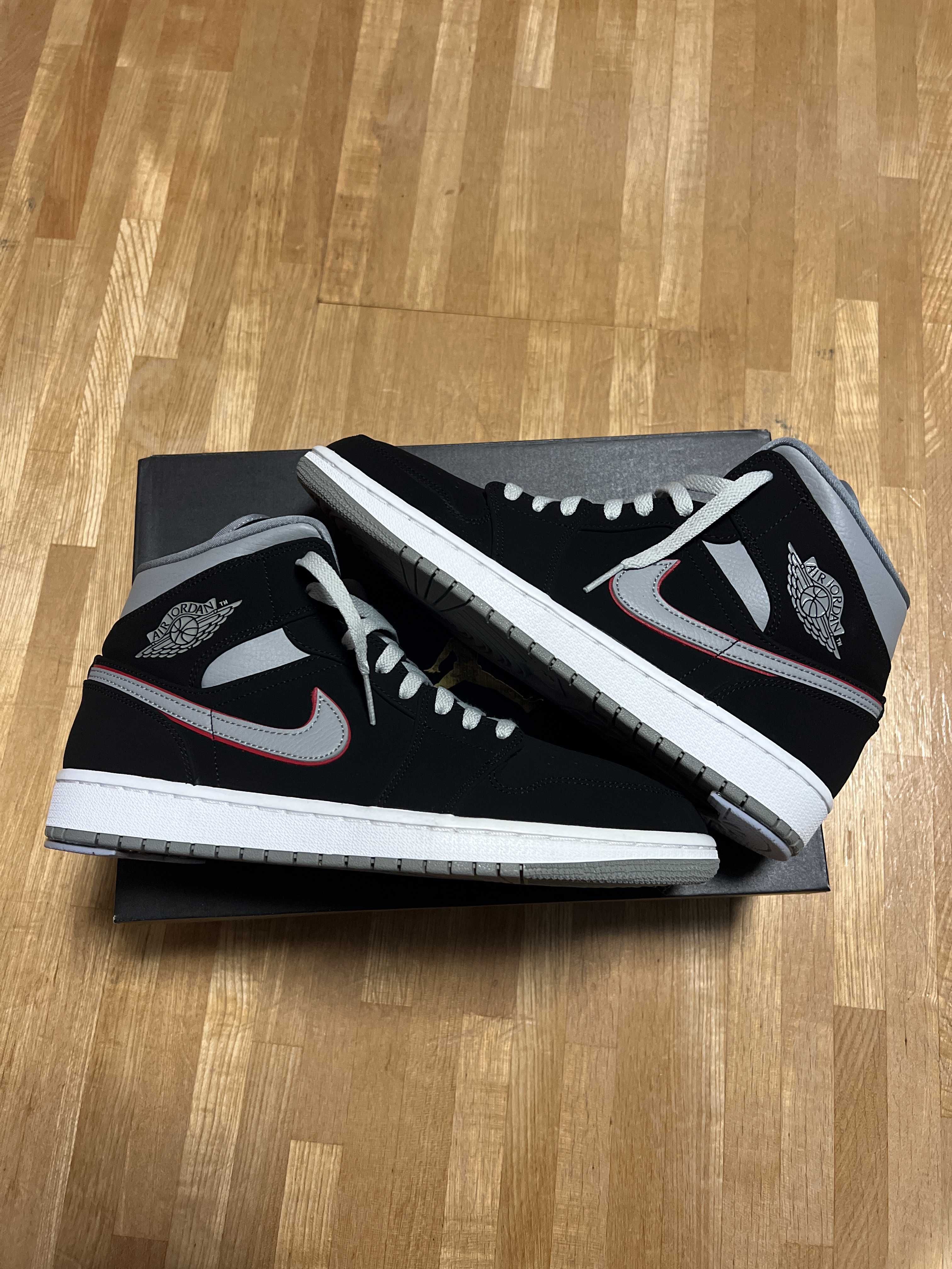 Nike Air Jordan 1 Mid "Black Particle Grey Gym Red"