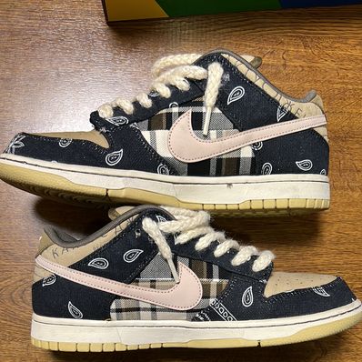 Travis Scott × Nike SB Dunk Low "Black/Parachute Beige"
