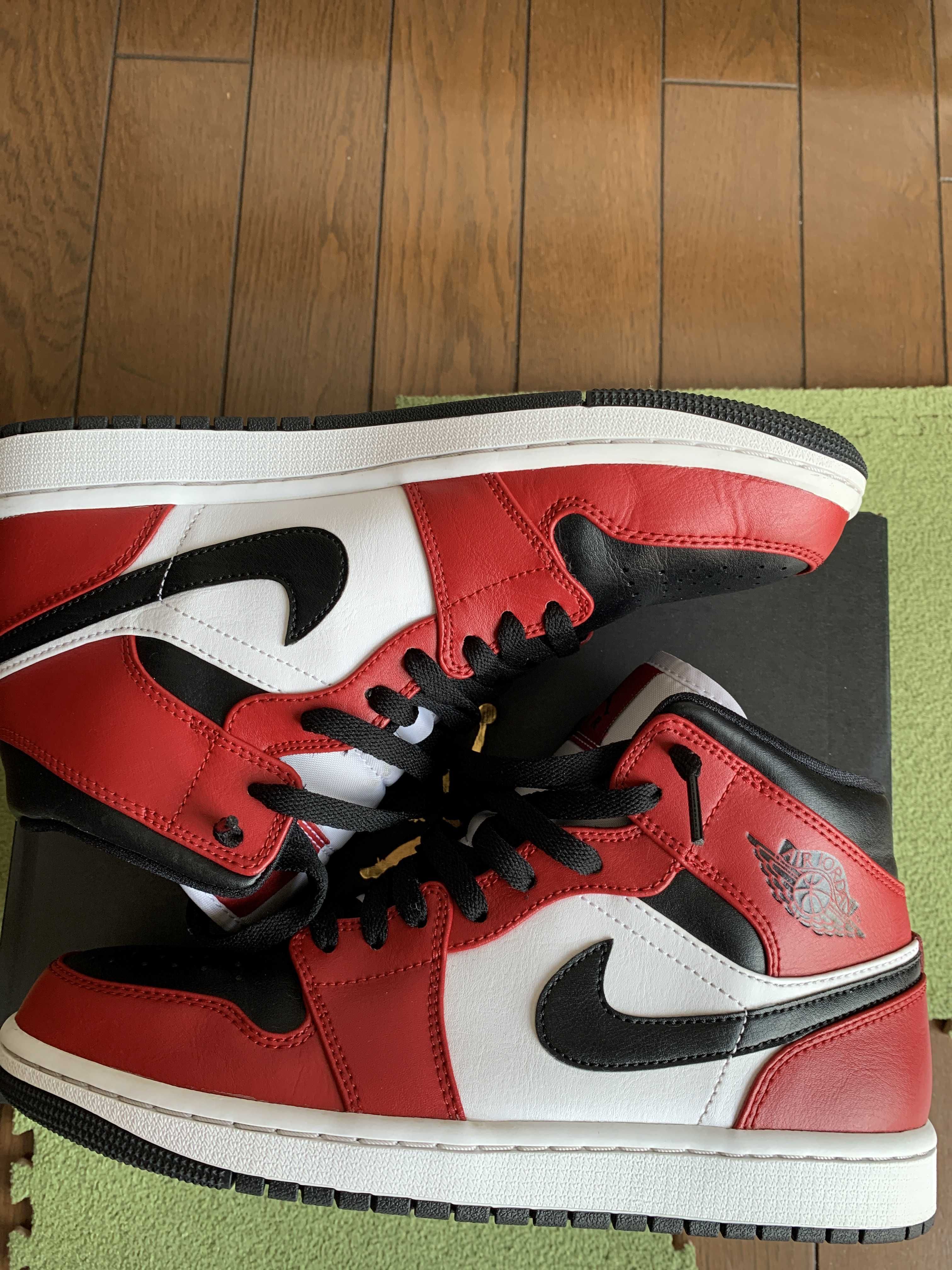 Nike Air Jordan 1 Mid "Chicago Black Toe"