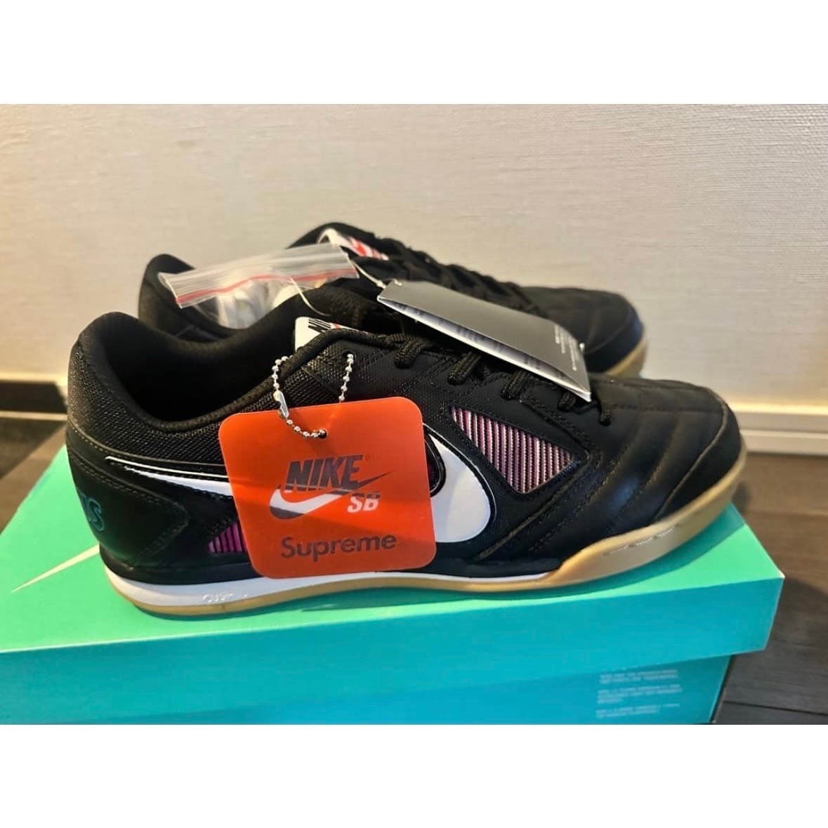 Supreme × Nike SB Luner Gato "Black"