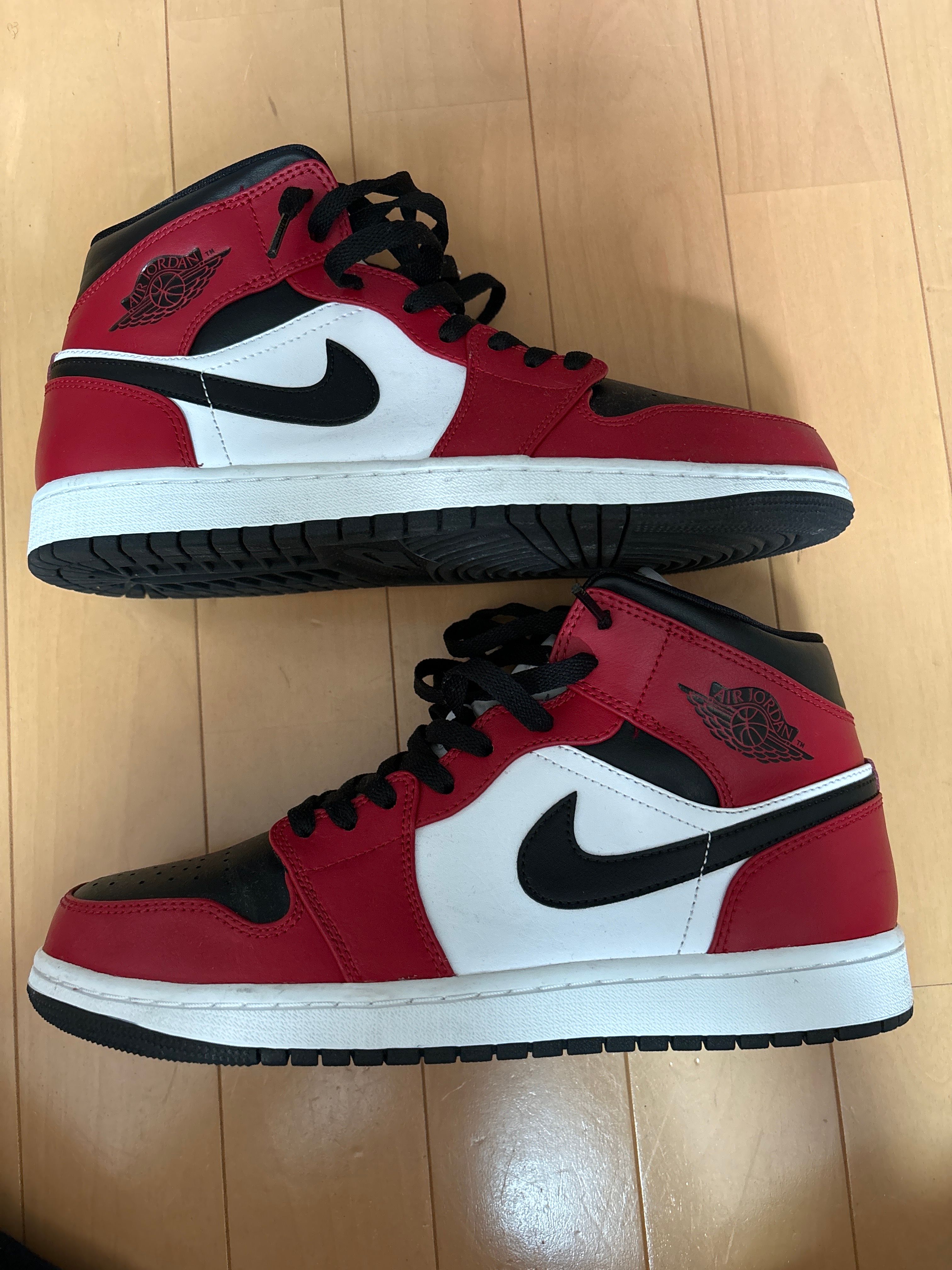 Nike Air Jordan 1 Mid "Chicago Black Toe"