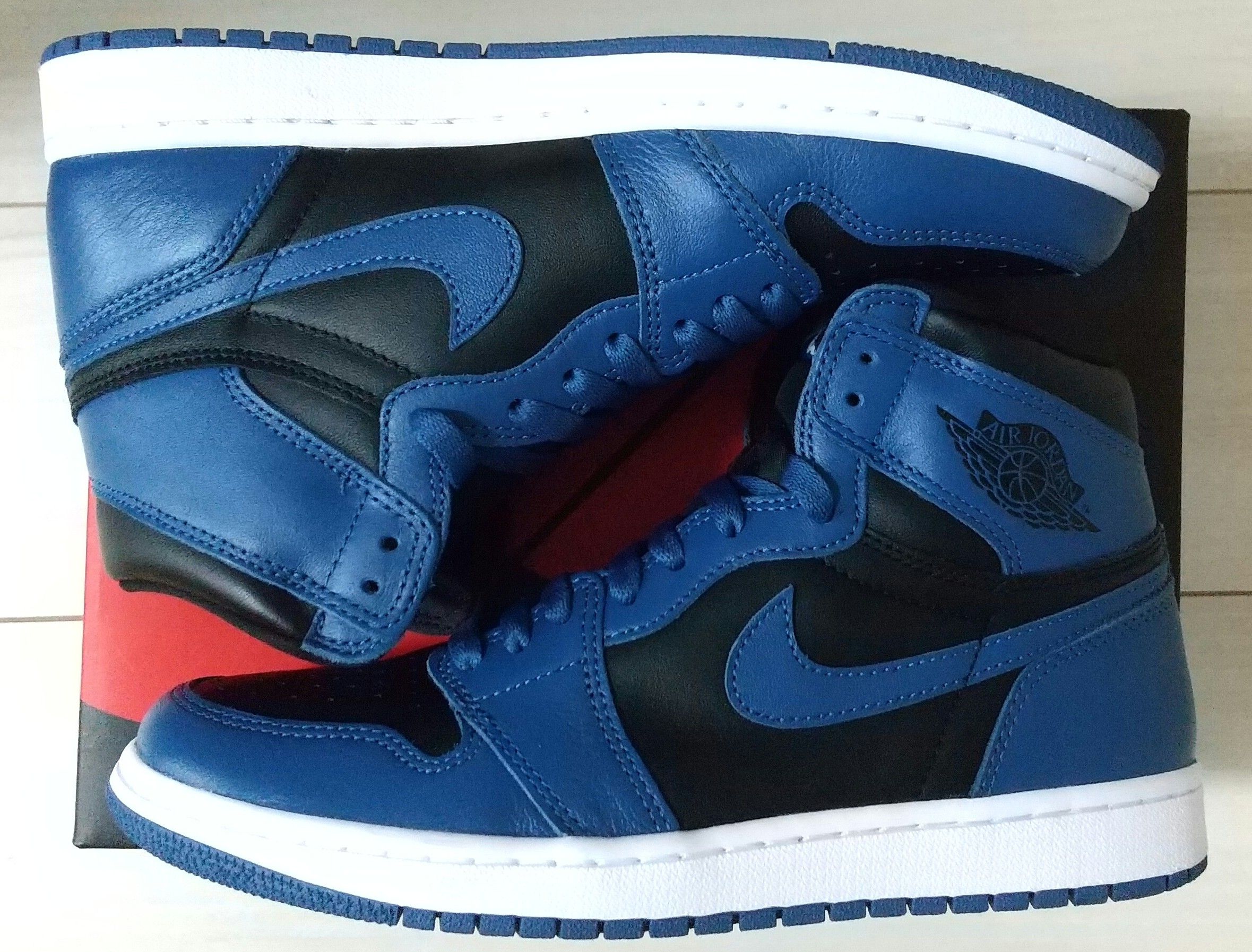 Nike Air Jordan 1 Retro High OG "Dark Marina Blue"