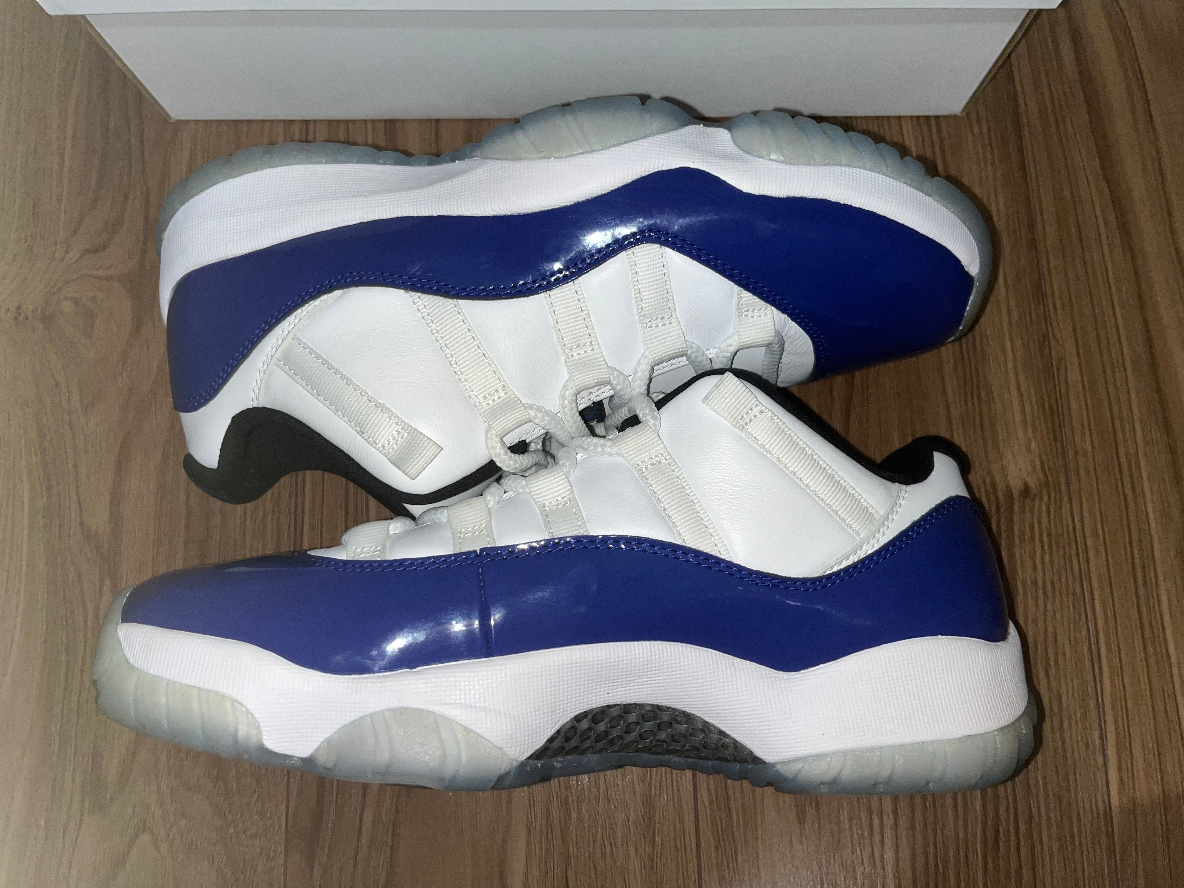 NIKE Women's AIR JORDAN 11 LOW "CONCORD SKETCH"