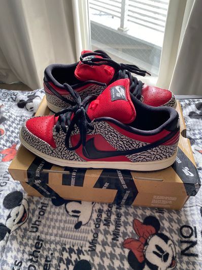 Supreme × Nike SB Dunk Low "Red Cement"(2012)
