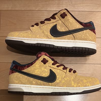 Nike SB Dunk Low Pro "City of Cinema/Celestial Gold and Dark Team Red"