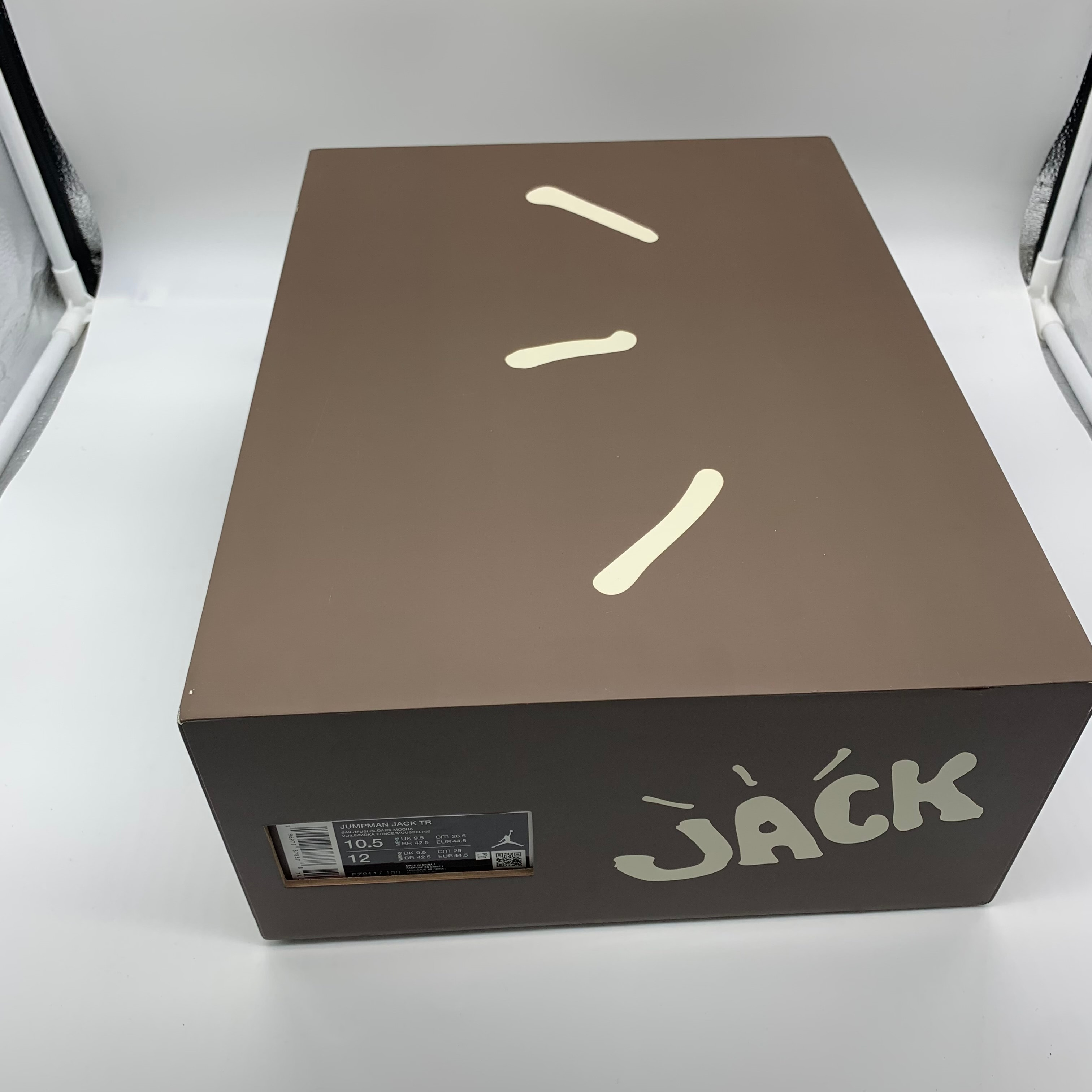 トラヴィススコット × ナイキ ジョーダン ジャンプマンジャック TR "セイル アンド ダークモカ"