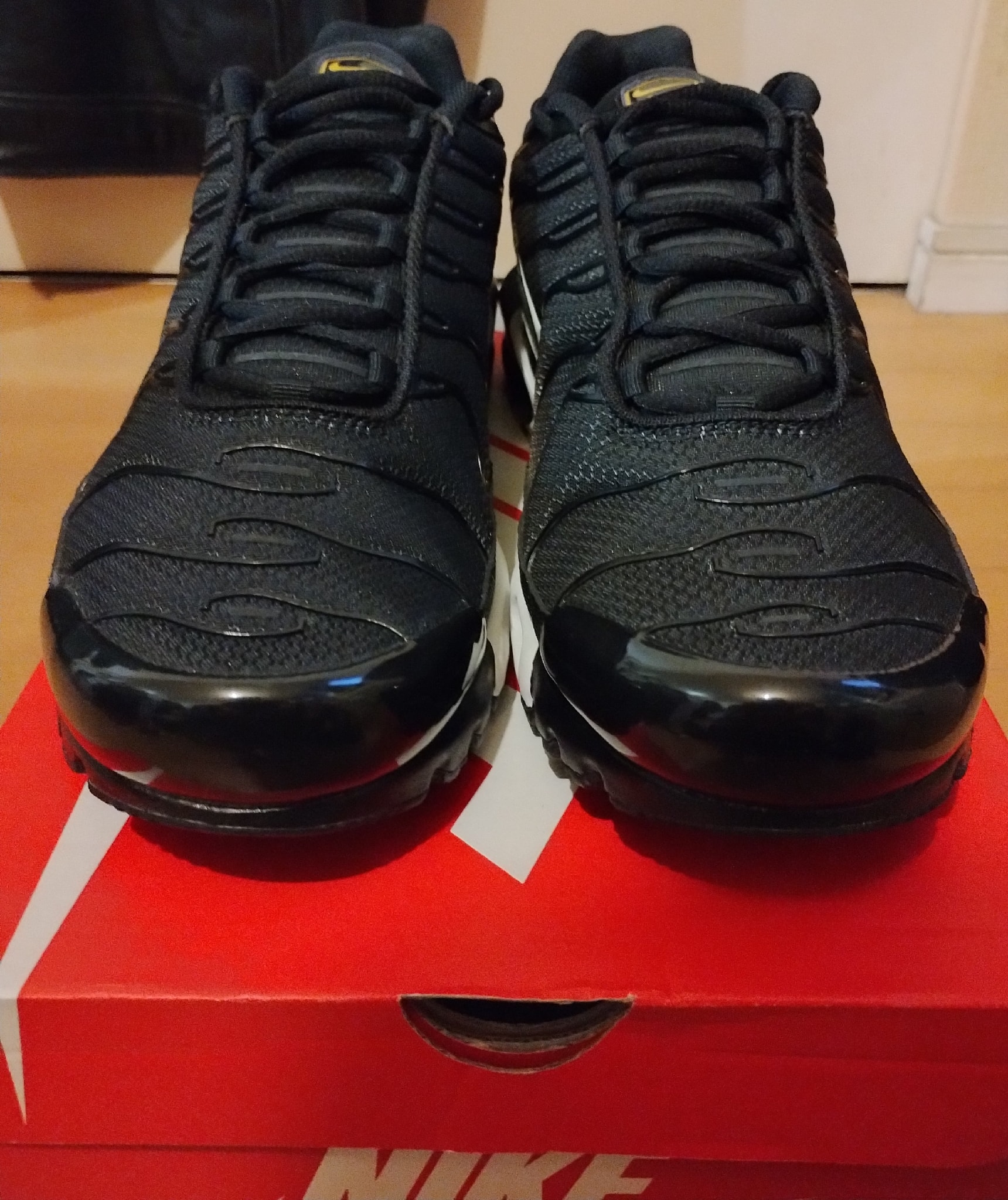 Nike Air Max Plus "Black/University Gold"