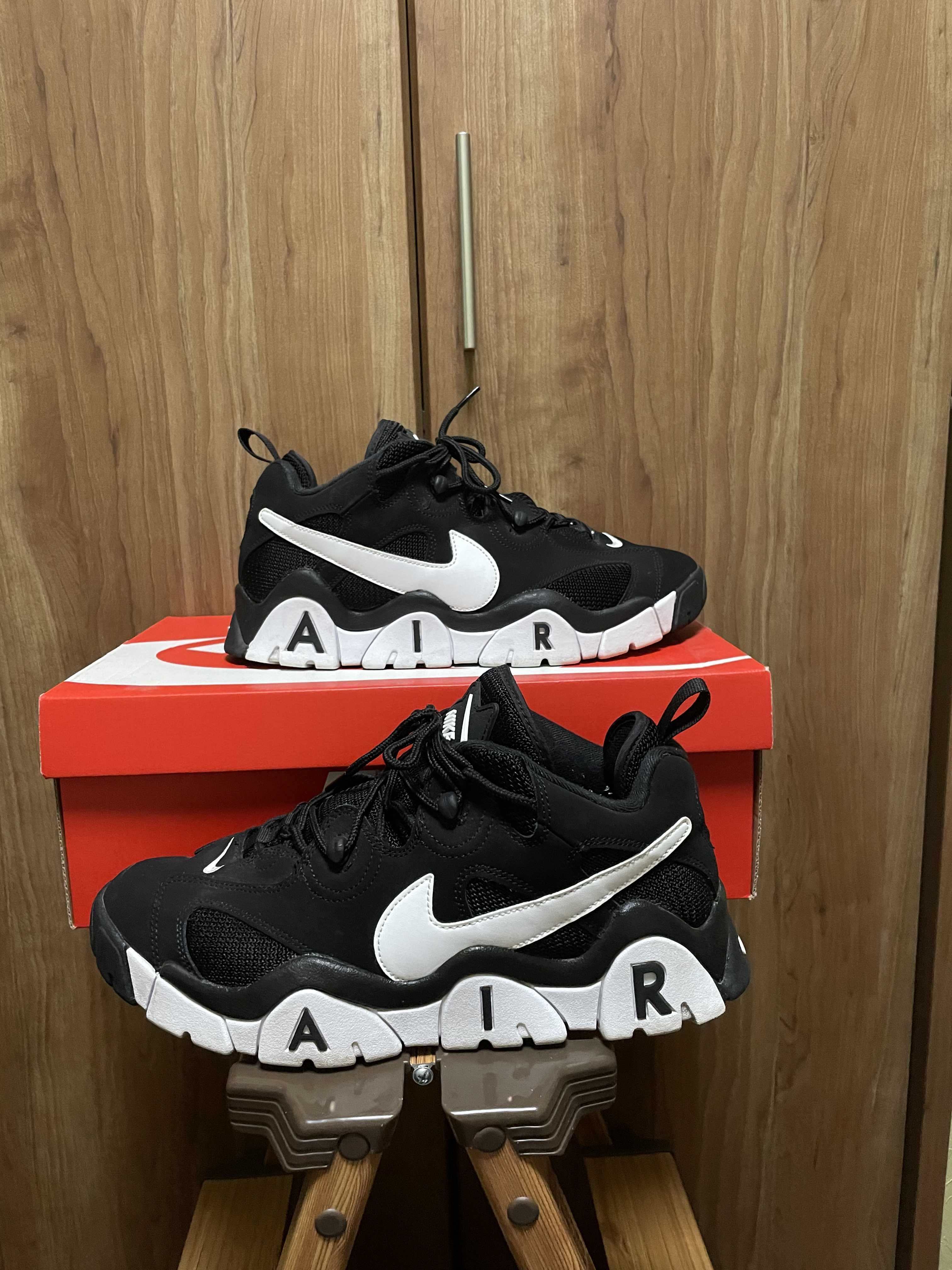 NIKE AIR BARRAGE LOW "BLACK/WHITE"