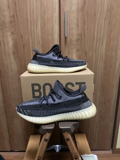 adidas YEEZY Boost 350V2 "Carbon"