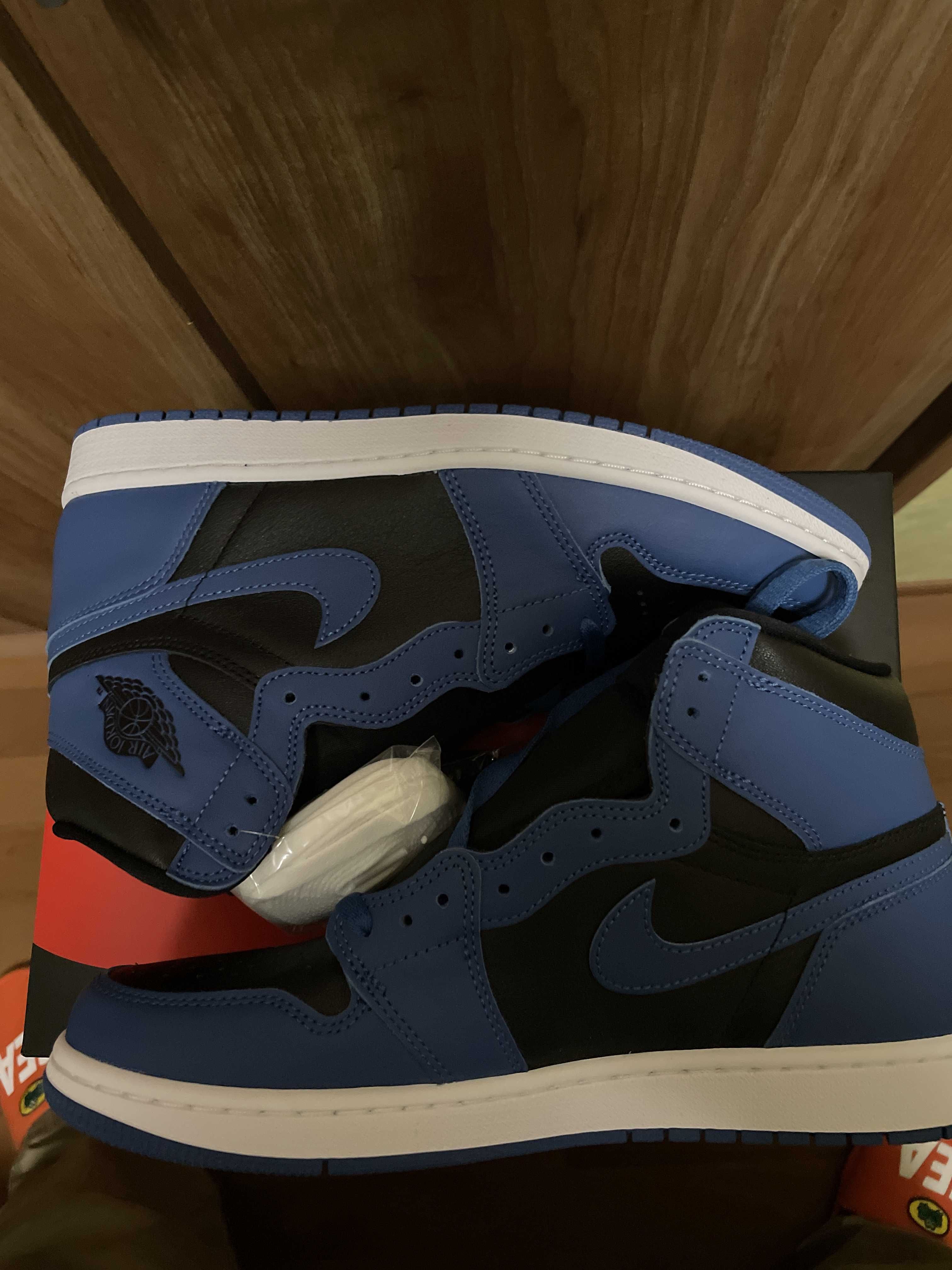 Nike Air Jordan 1 Retro High OG "Dark Marina Blue"