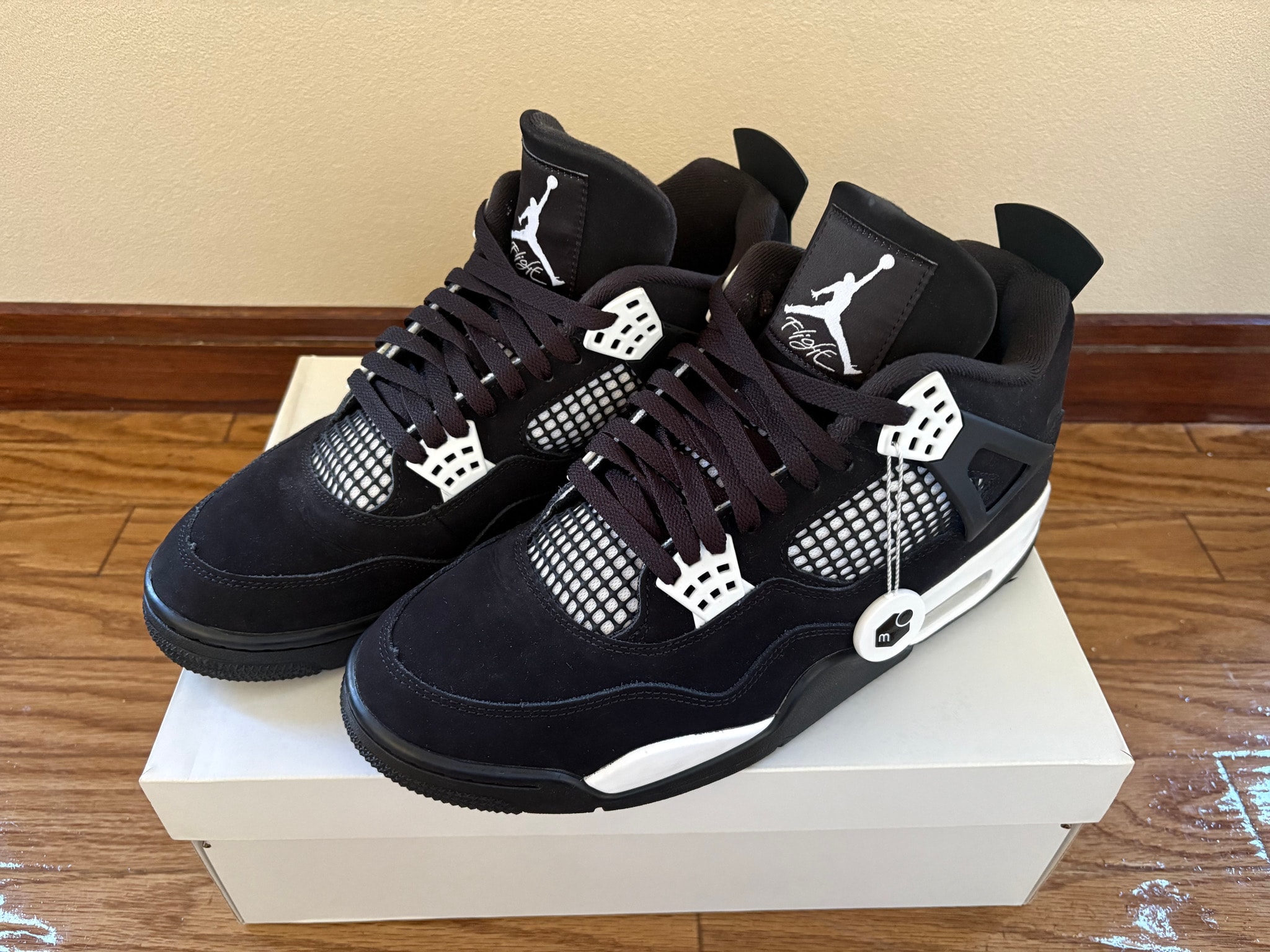 Nike Air Jordan 4 Retro "White Thunder"