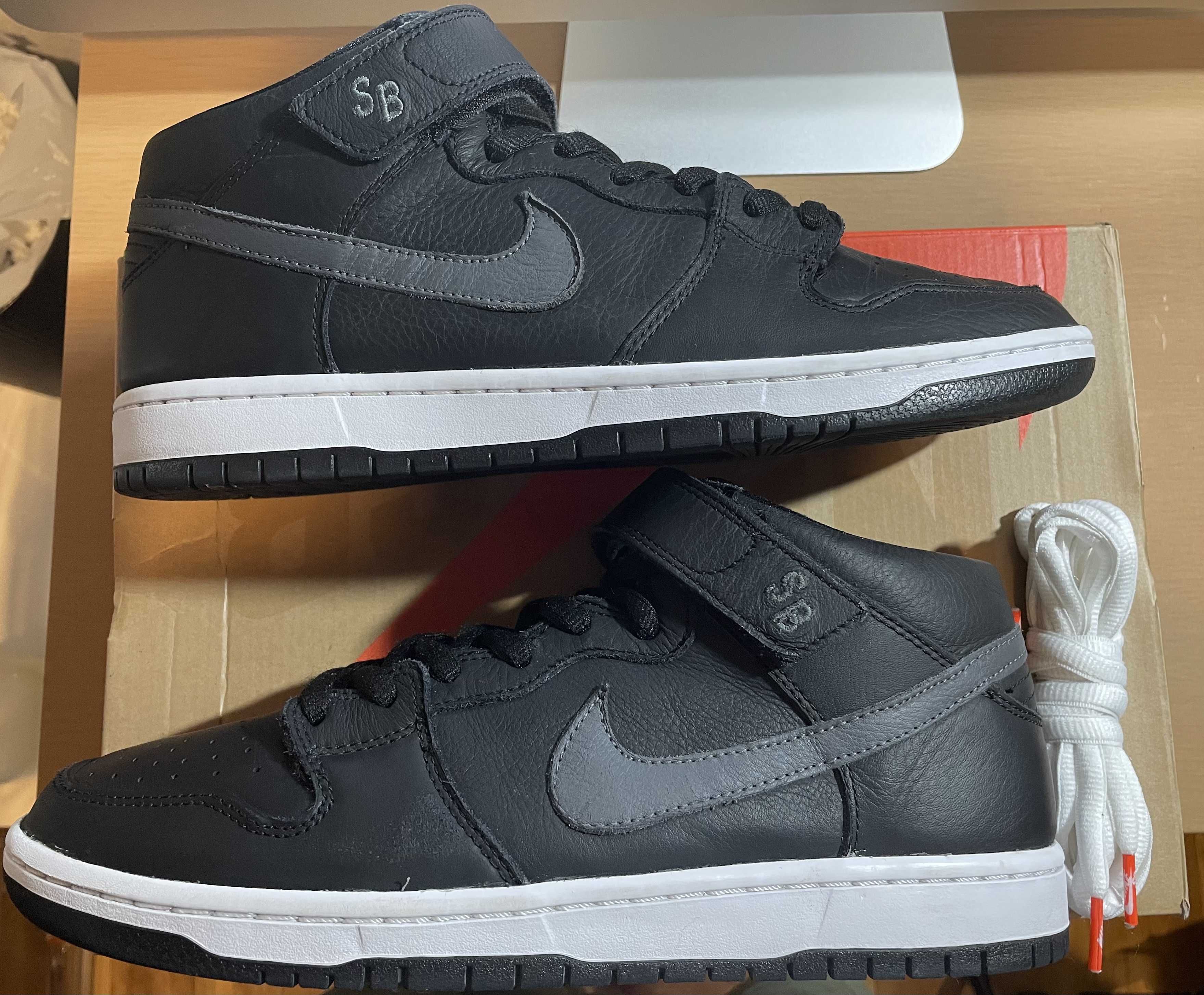 Nike SB Dunk Mid 