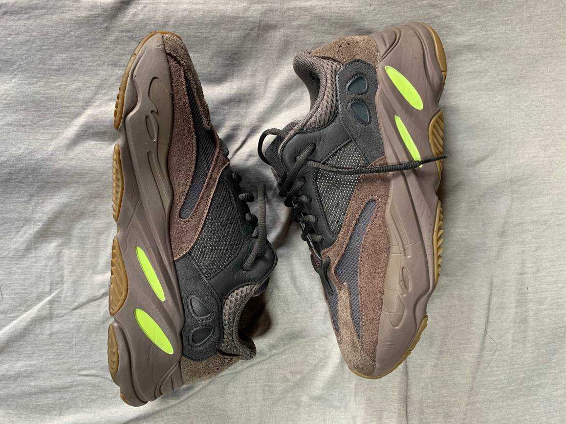 YEEZY BOOST 700 WAVE RUNNER DARK GREY