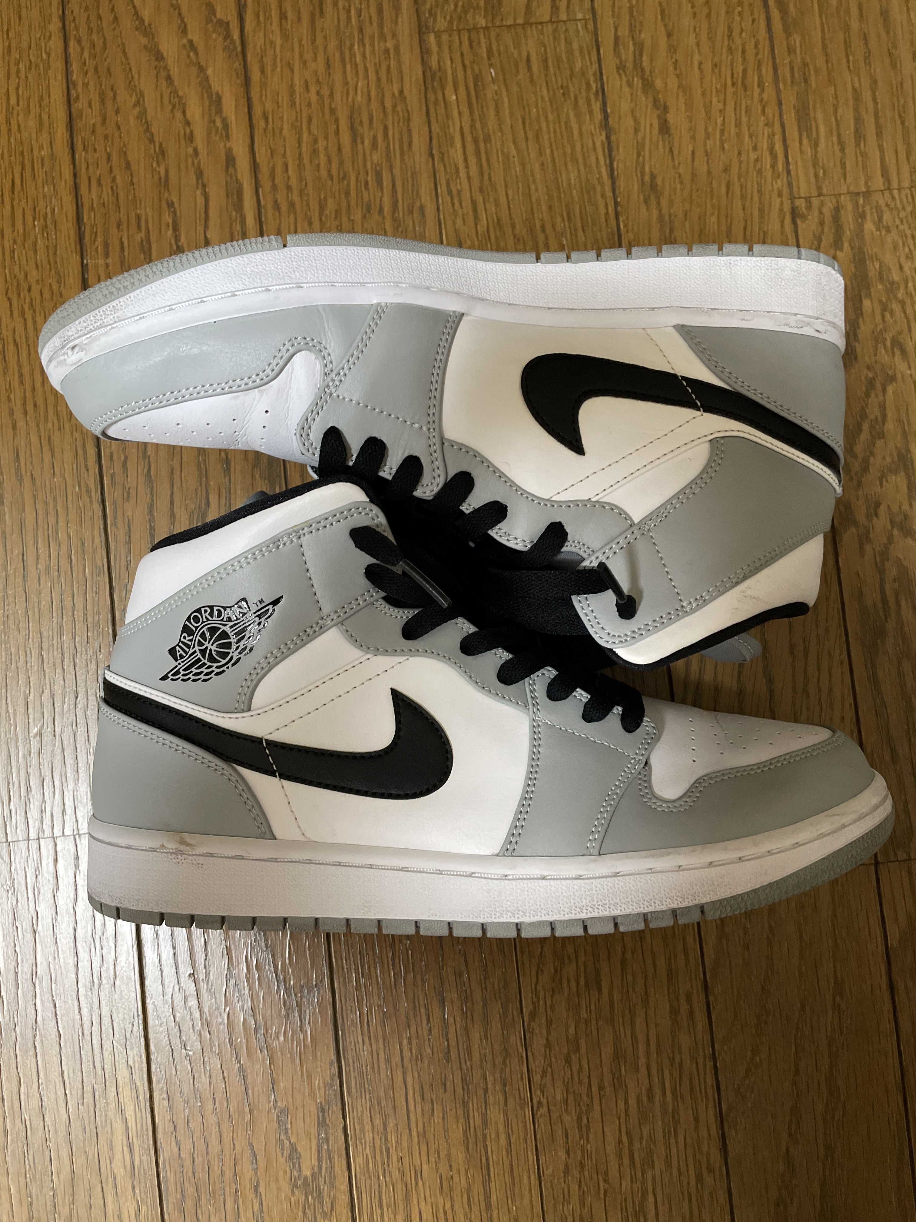 Nike Air Jordan 1 Mid "Light Smoke Grey/White/Black"