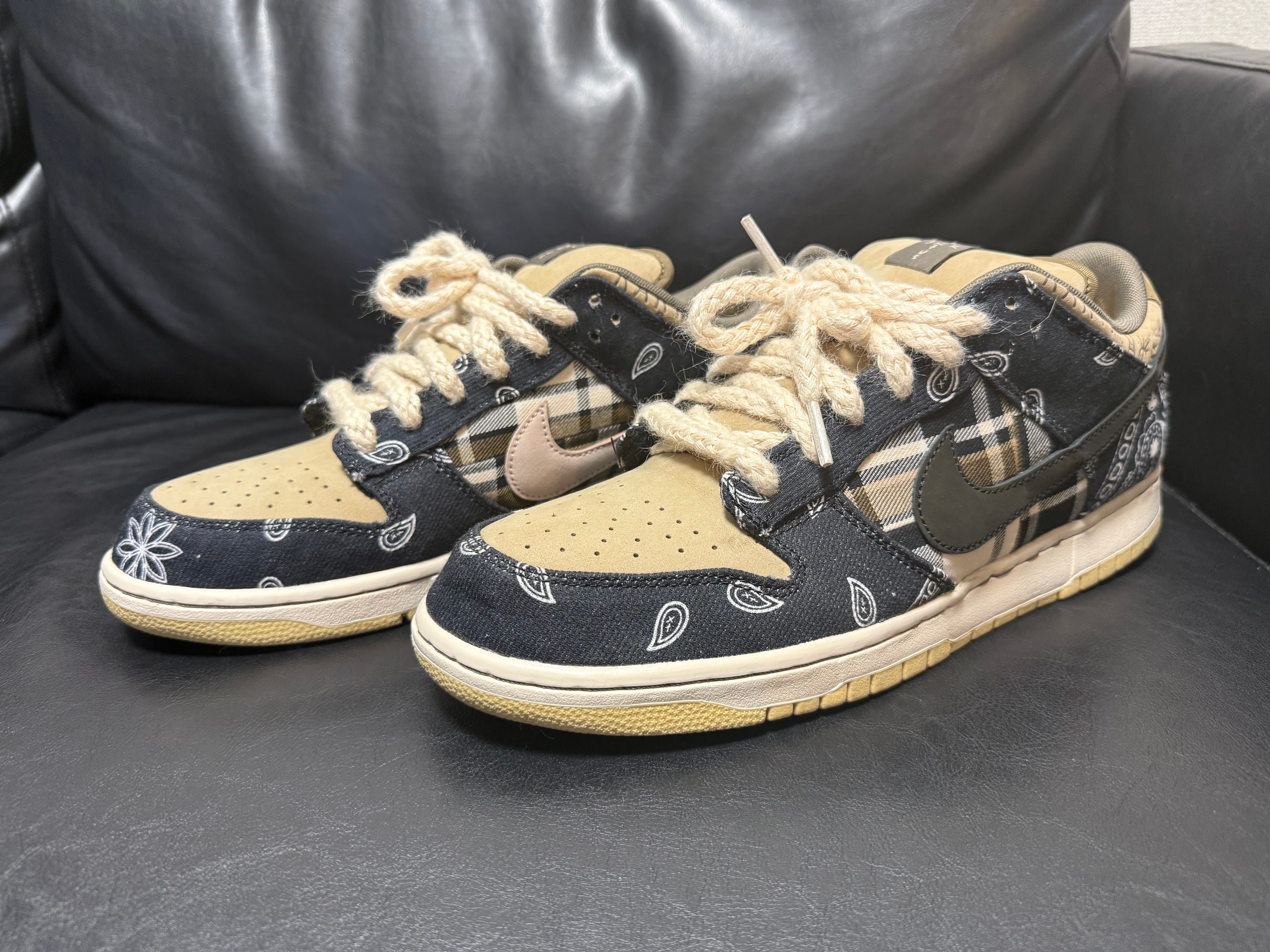 Travis Scott × Nike SB Dunk Low "Black/Parachute Beige"