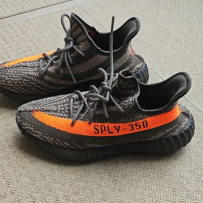 adidas YEEZY Boost 350V2 "Carbon Beluga"