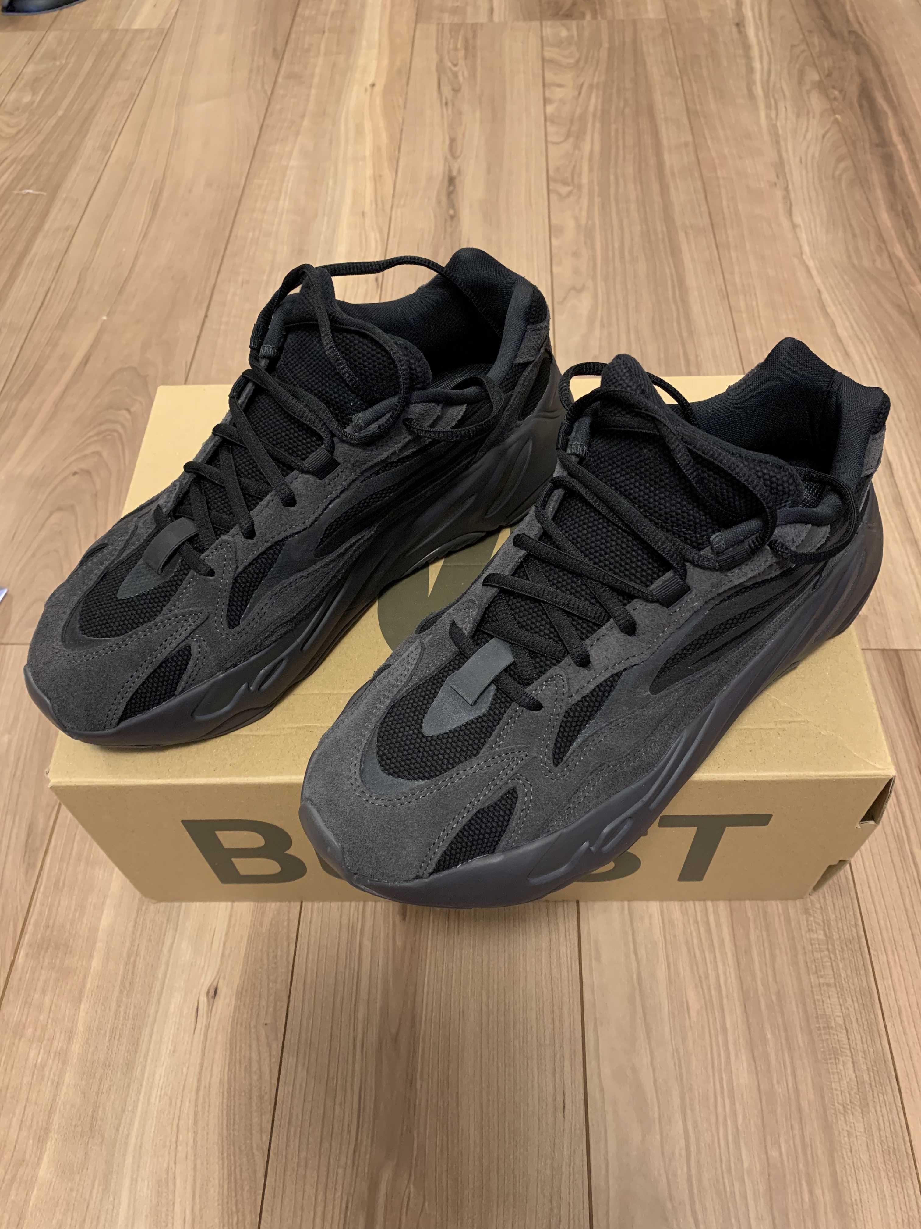 adidas YEEZY BOOST 700 V2 "Vanta"