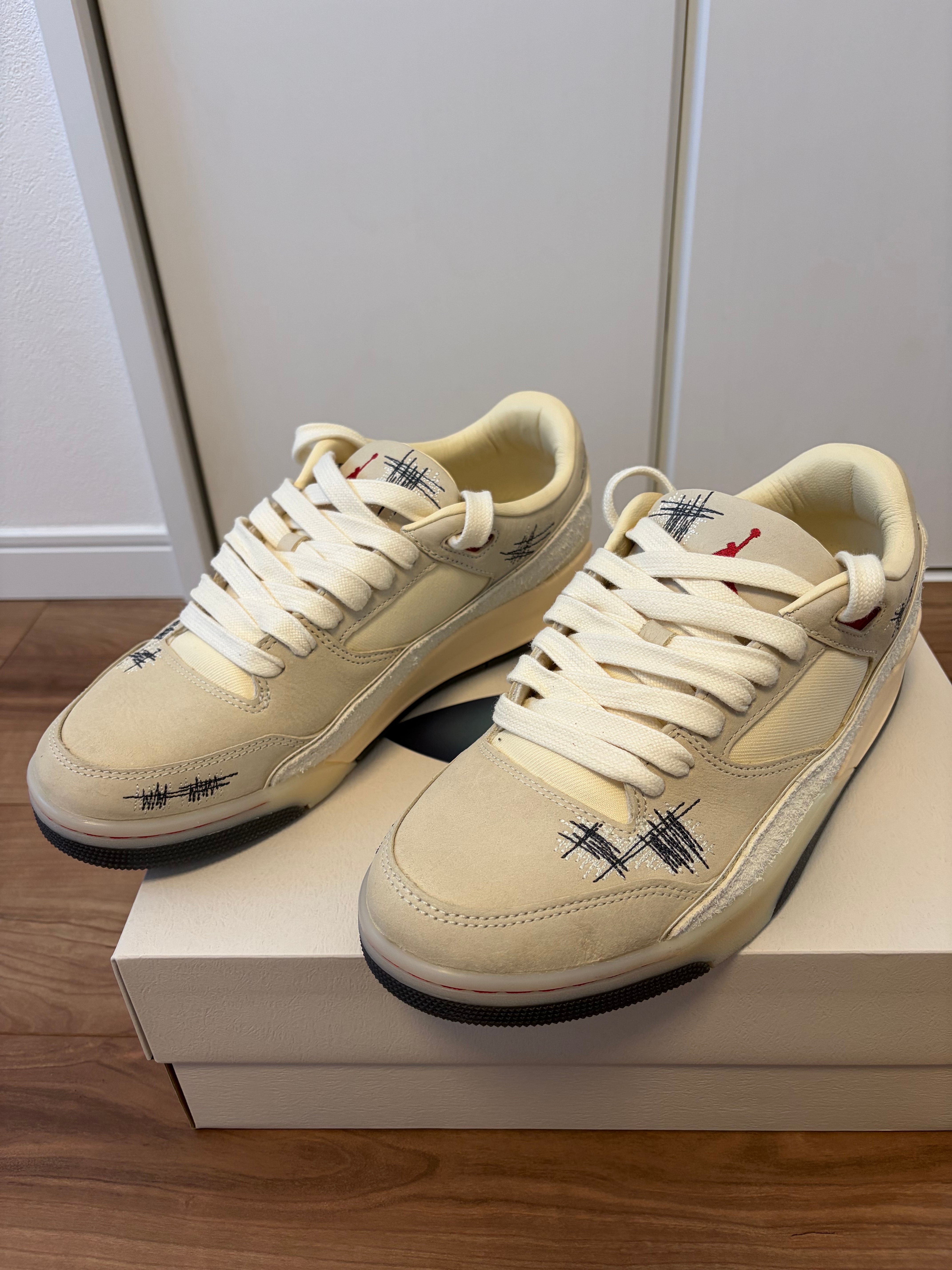 フーディサイズウォー × ナイキ ウィメンズ ジョーダン フライトコート "モスリン"