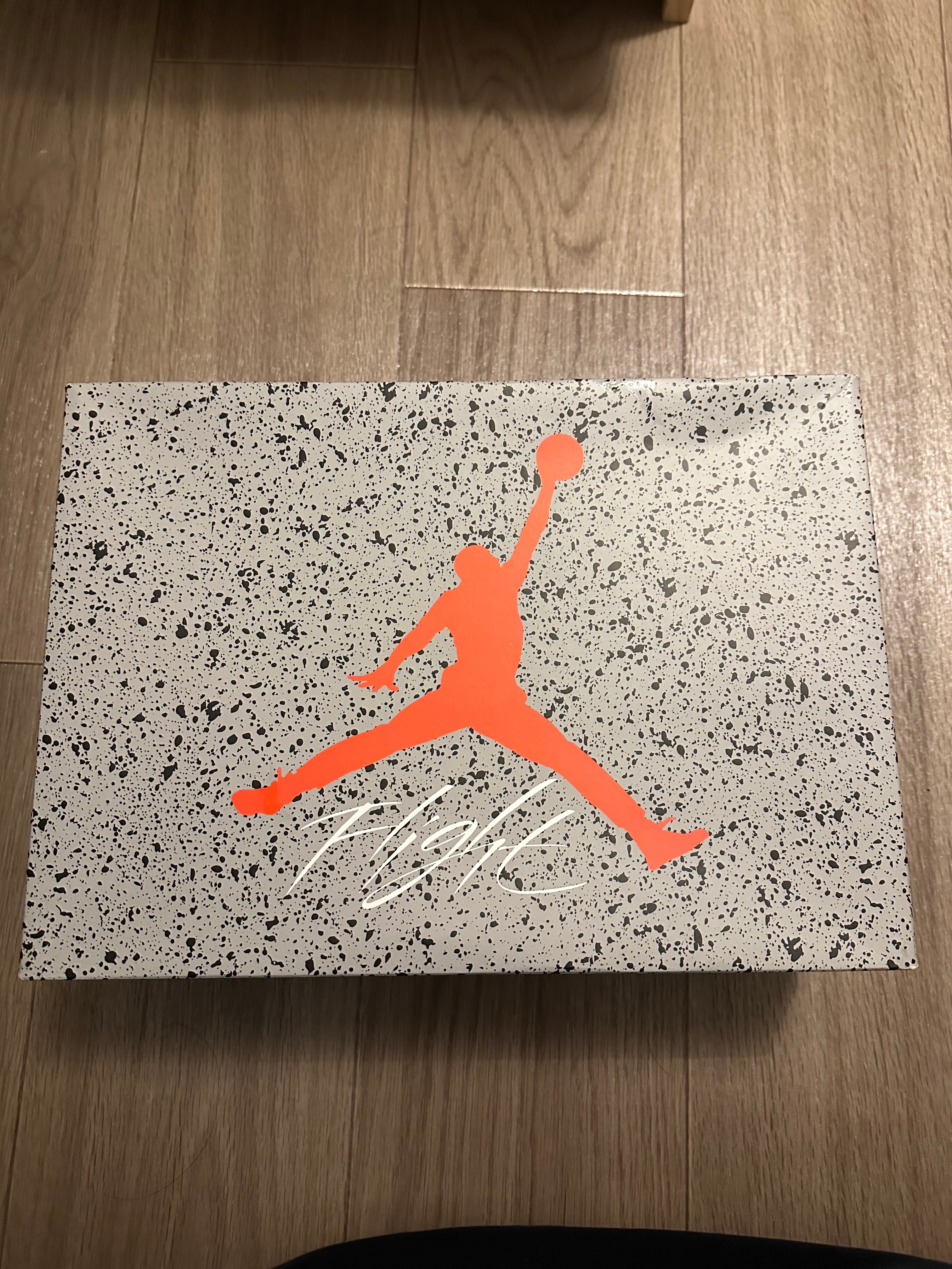 ナイキ エアジョーダン4 レトロ "ブレッド リイマジンド"