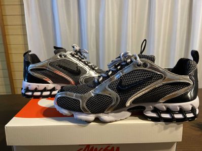 STUSSY × NIKE AIR ZOOM SPIRIDON CAGED "PURE PLATINUM/BLACK-WHITE"