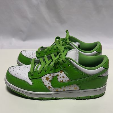 Supreme × Nike SB Dunk Low OG QS Gold Stars "White/Mean Green"