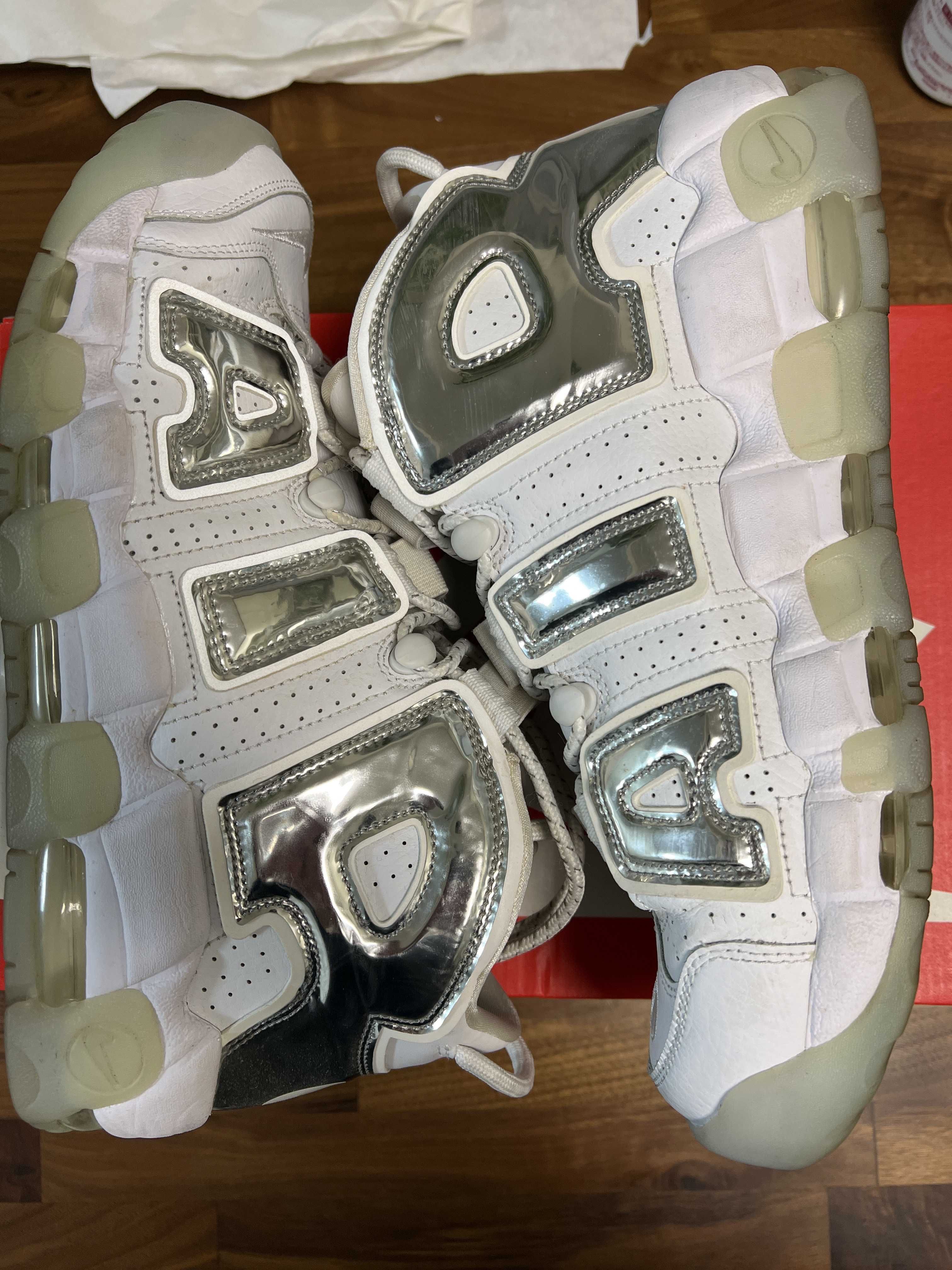 NIKE Women's AIR MORE UPTEMPO CHROME WHITE/SILVER