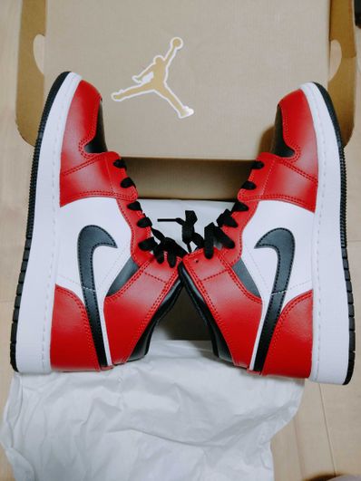 Nike Air Jordan 1 Mid "Chicago Black Toe"