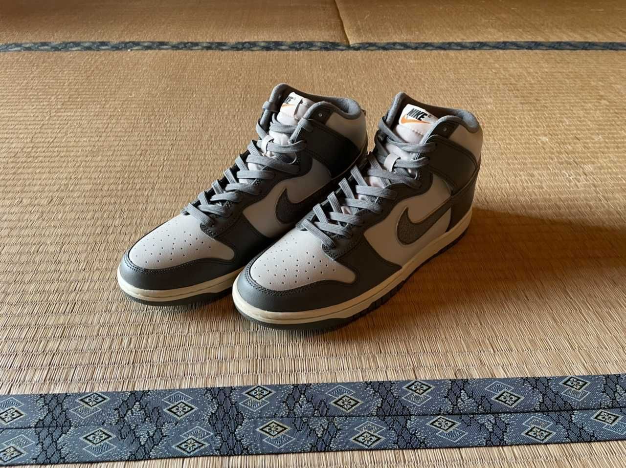 Nike Dunk High Retro SE Vintage "Light Bone and Tumbled Grey"