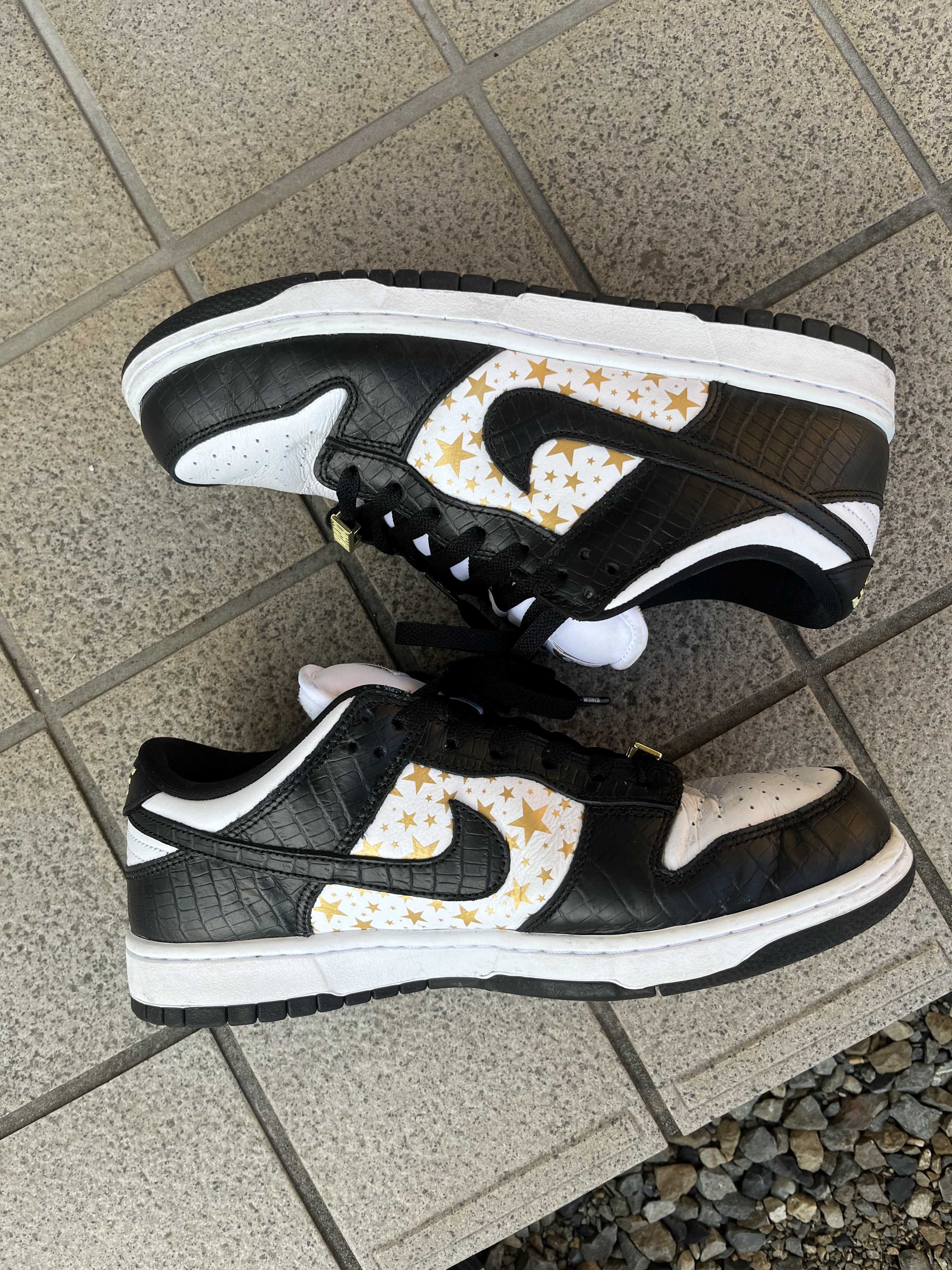 Supreme × Nike SB Dunk Low OG QS Gold Stars "White/Black"