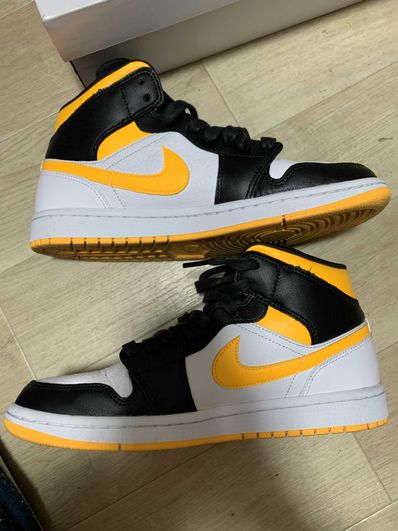 Nike Women's Air Jordan 1 Mid SE "Laser Orange Black"